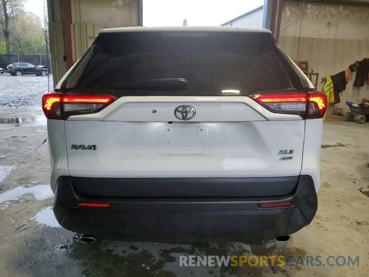 6 Photograph of a damaged car 2T3W1RFV0MW114578 TOYOTA RAV4 2021