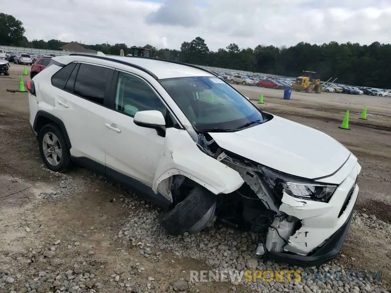 4 Photograph of a damaged car 2T3W1RFV0MW116041 TOYOTA RAV4 2021
