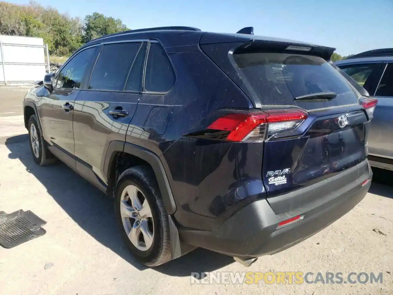 3 Photograph of a damaged car 2T3W1RFV0MW131235 TOYOTA RAV4 2021