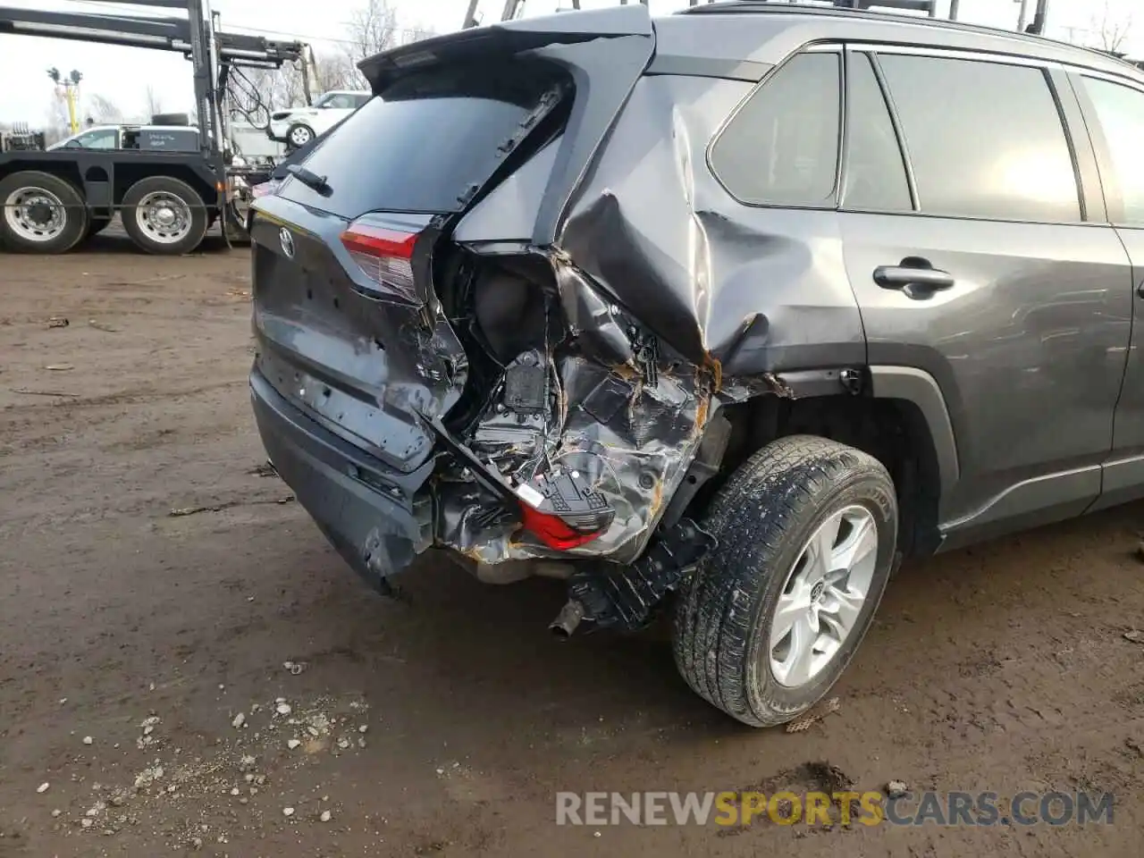 9 Photograph of a damaged car 2T3W1RFV0MW131462 TOYOTA RAV4 2021