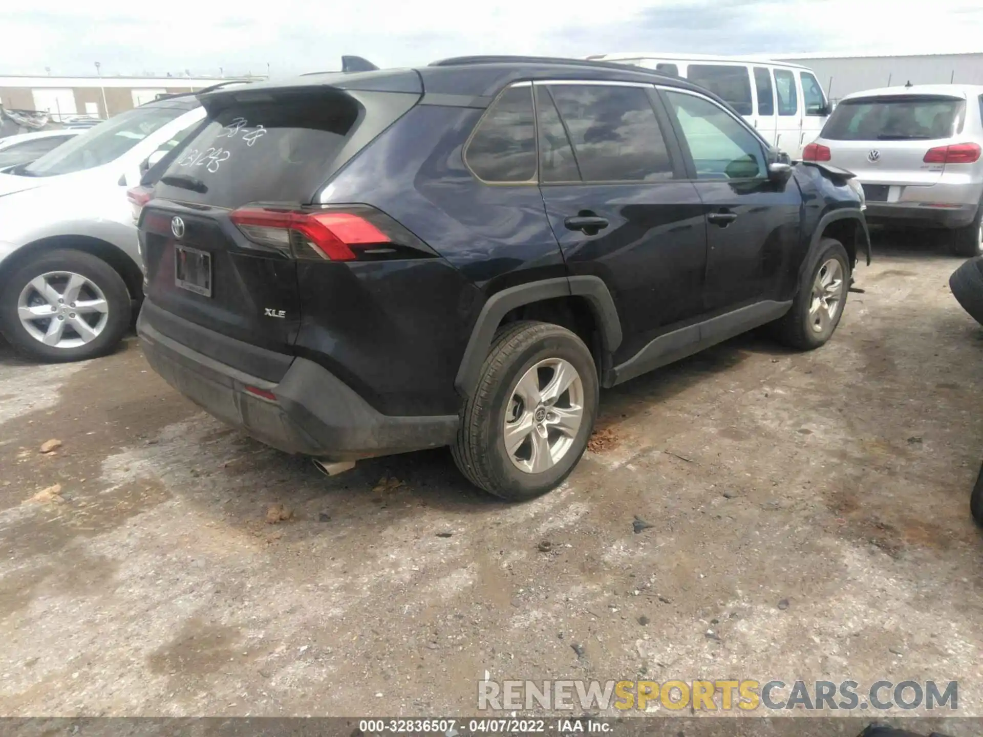 4 Photograph of a damaged car 2T3W1RFV0MW154739 TOYOTA RAV4 2021