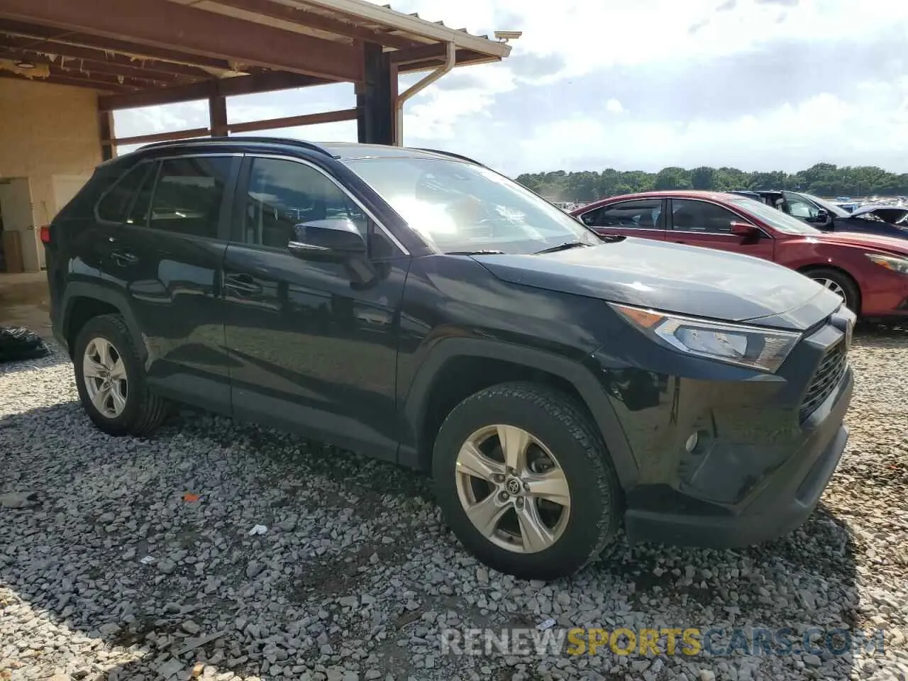 4 Photograph of a damaged car 2T3W1RFV0MW163781 TOYOTA RAV4 2021