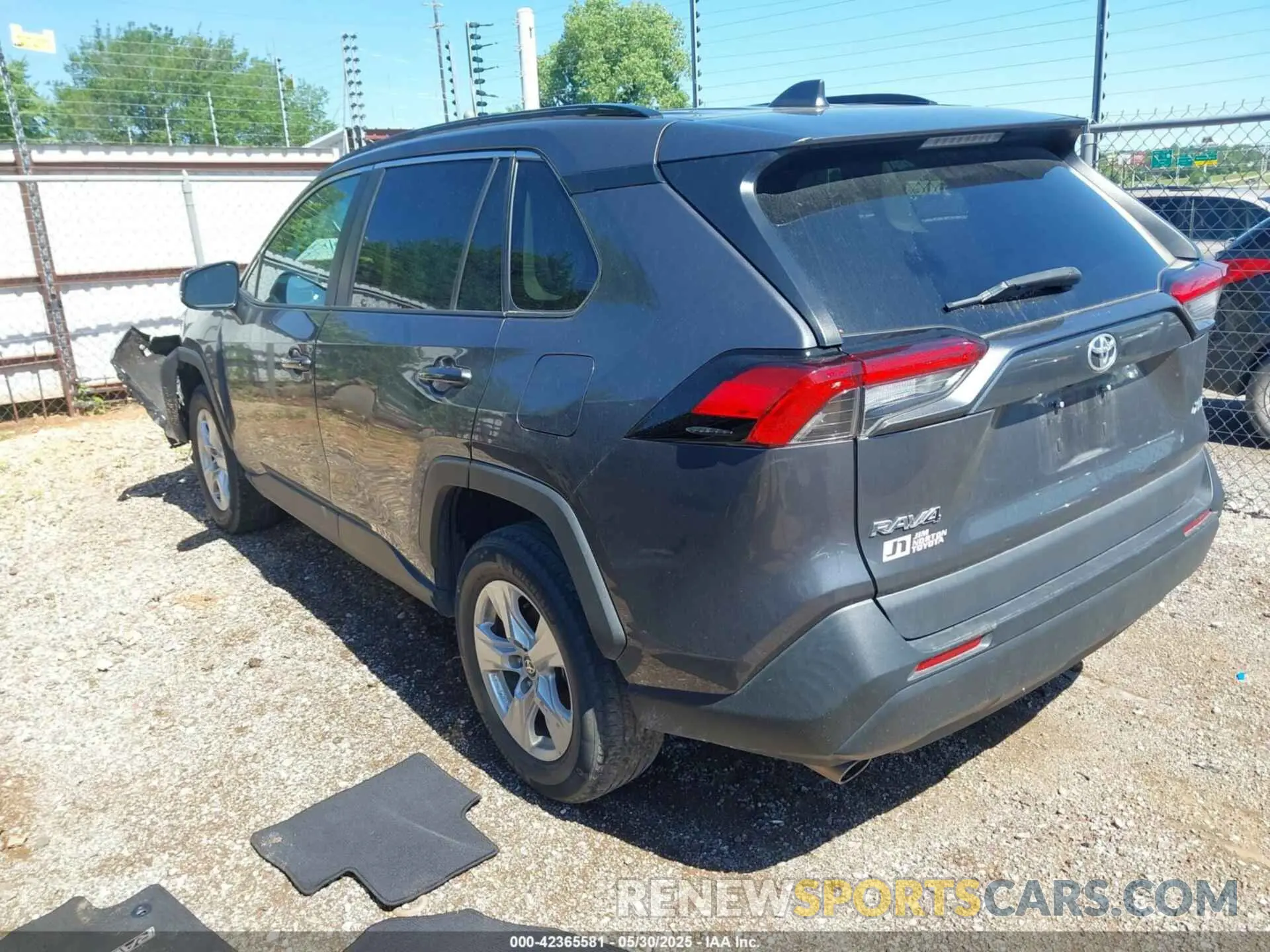 3 Photograph of a damaged car 2T3W1RFV0MW167183 TOYOTA RAV4 2021