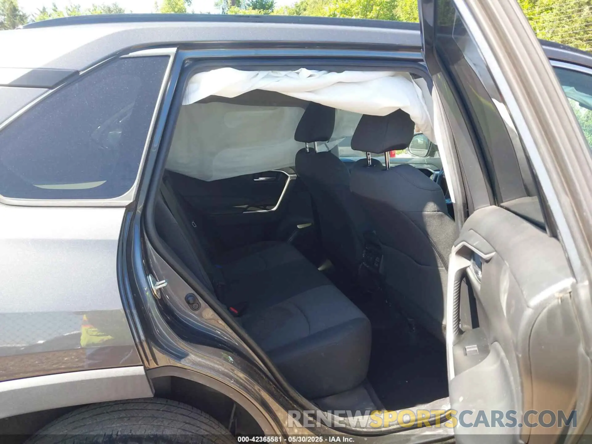 8 Photograph of a damaged car 2T3W1RFV0MW167183 TOYOTA RAV4 2021