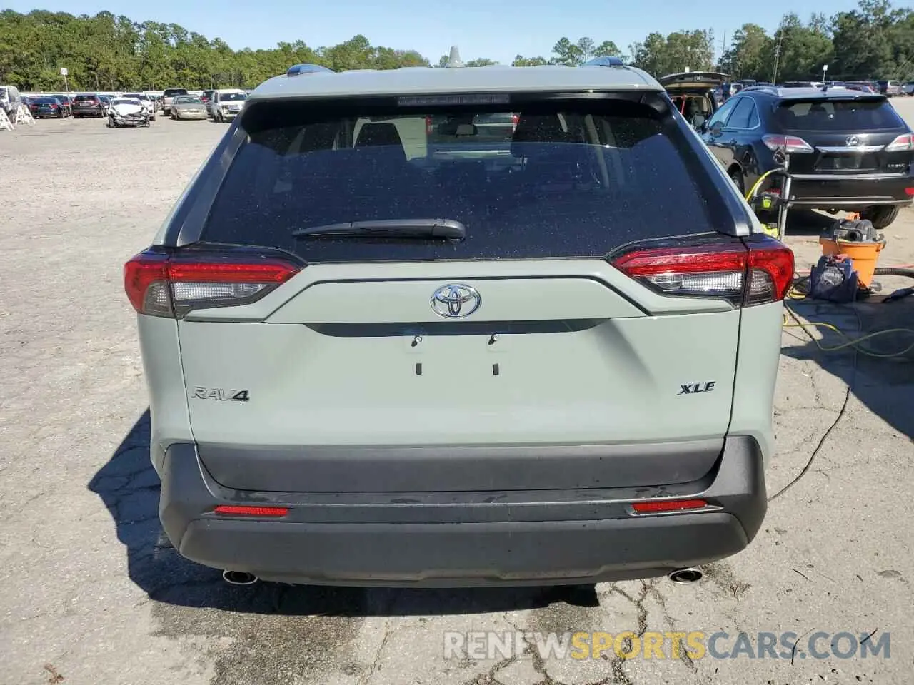 6 Photograph of a damaged car 2T3W1RFV0MW172304 TOYOTA RAV4 2021
