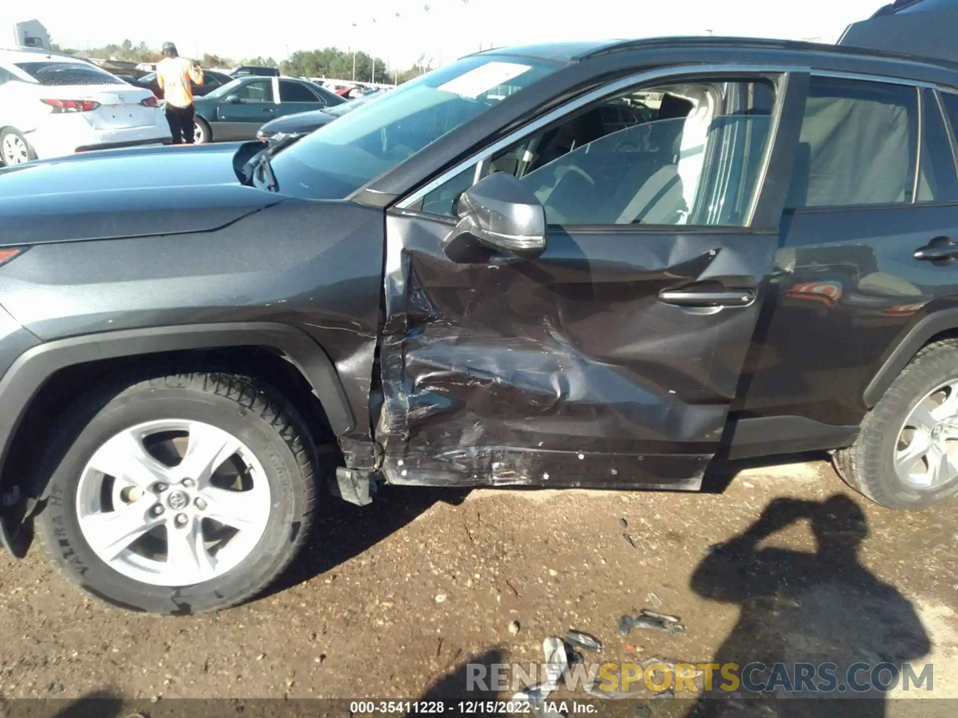 6 Photograph of a damaged car 2T3W1RFV1MC086338 TOYOTA RAV4 2021