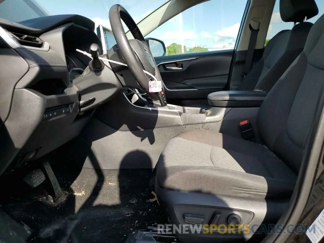 7 Photograph of a damaged car 2T3W1RFV1MC102635 TOYOTA RAV4 2021