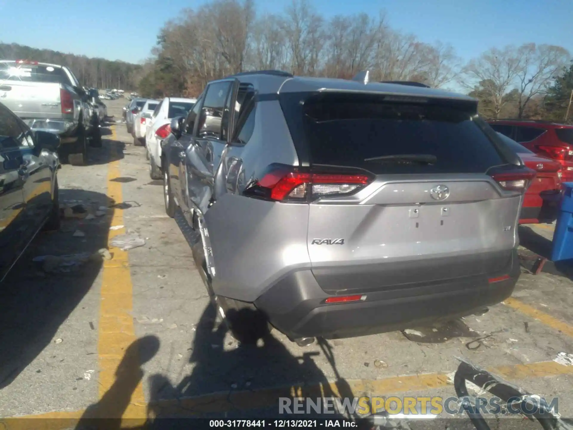 3 Photograph of a damaged car 2T3W1RFV1MC122710 TOYOTA RAV4 2021