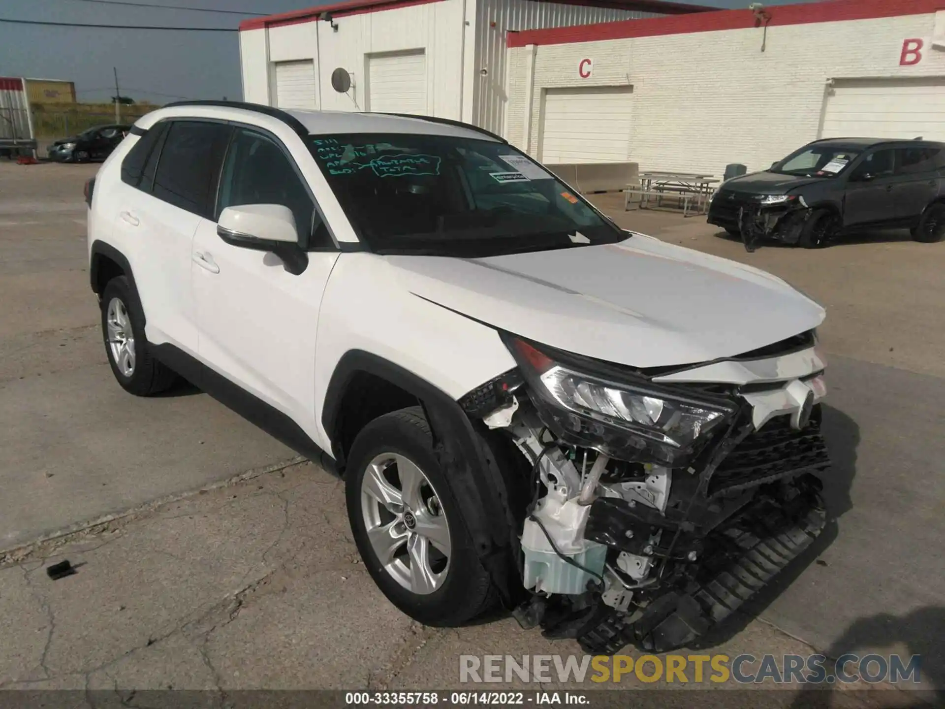 1 Photograph of a damaged car 2T3W1RFV1MC132749 TOYOTA RAV4 2021