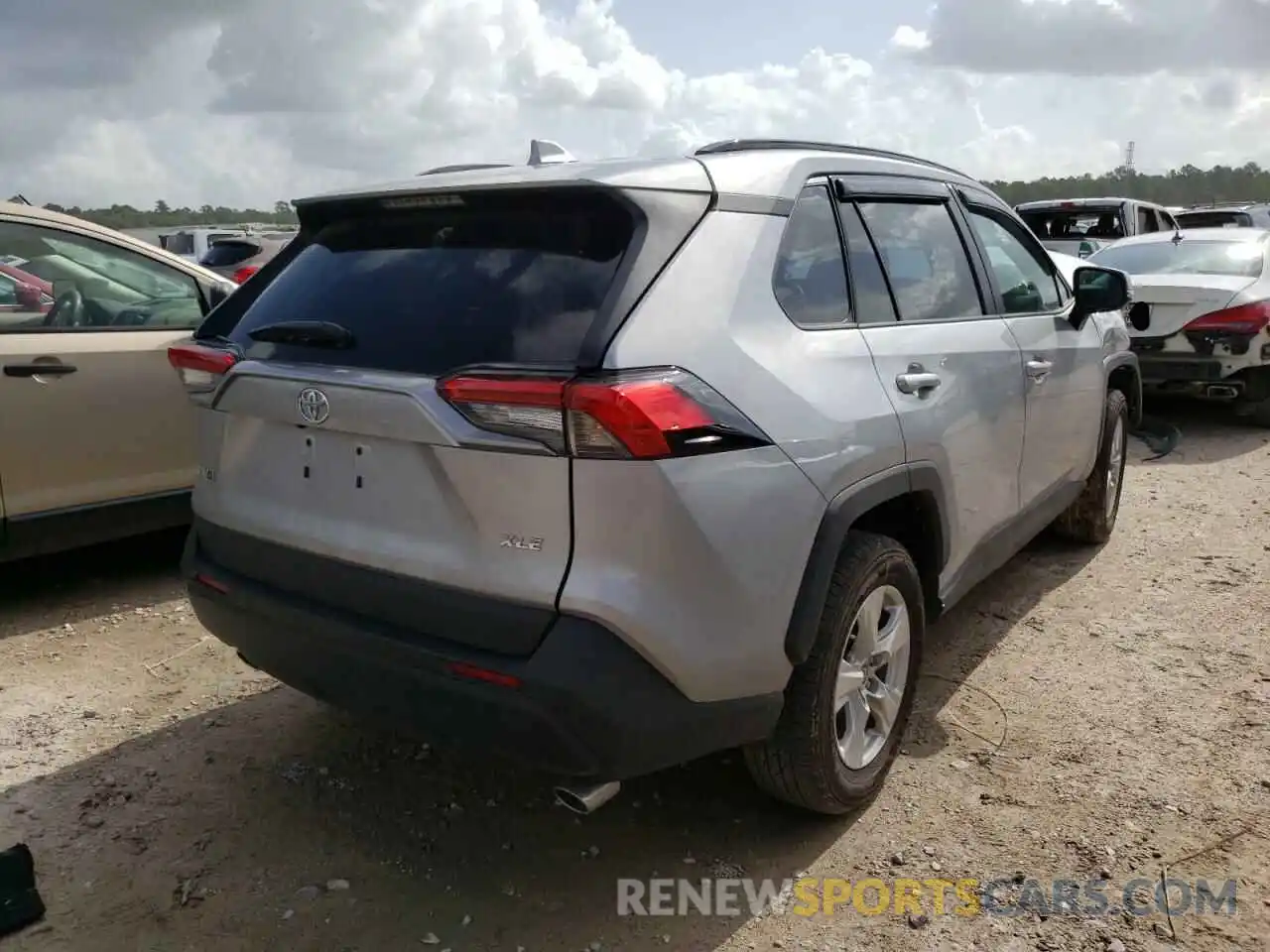 4 Photograph of a damaged car 2T3W1RFV1MC135019 TOYOTA RAV4 2021