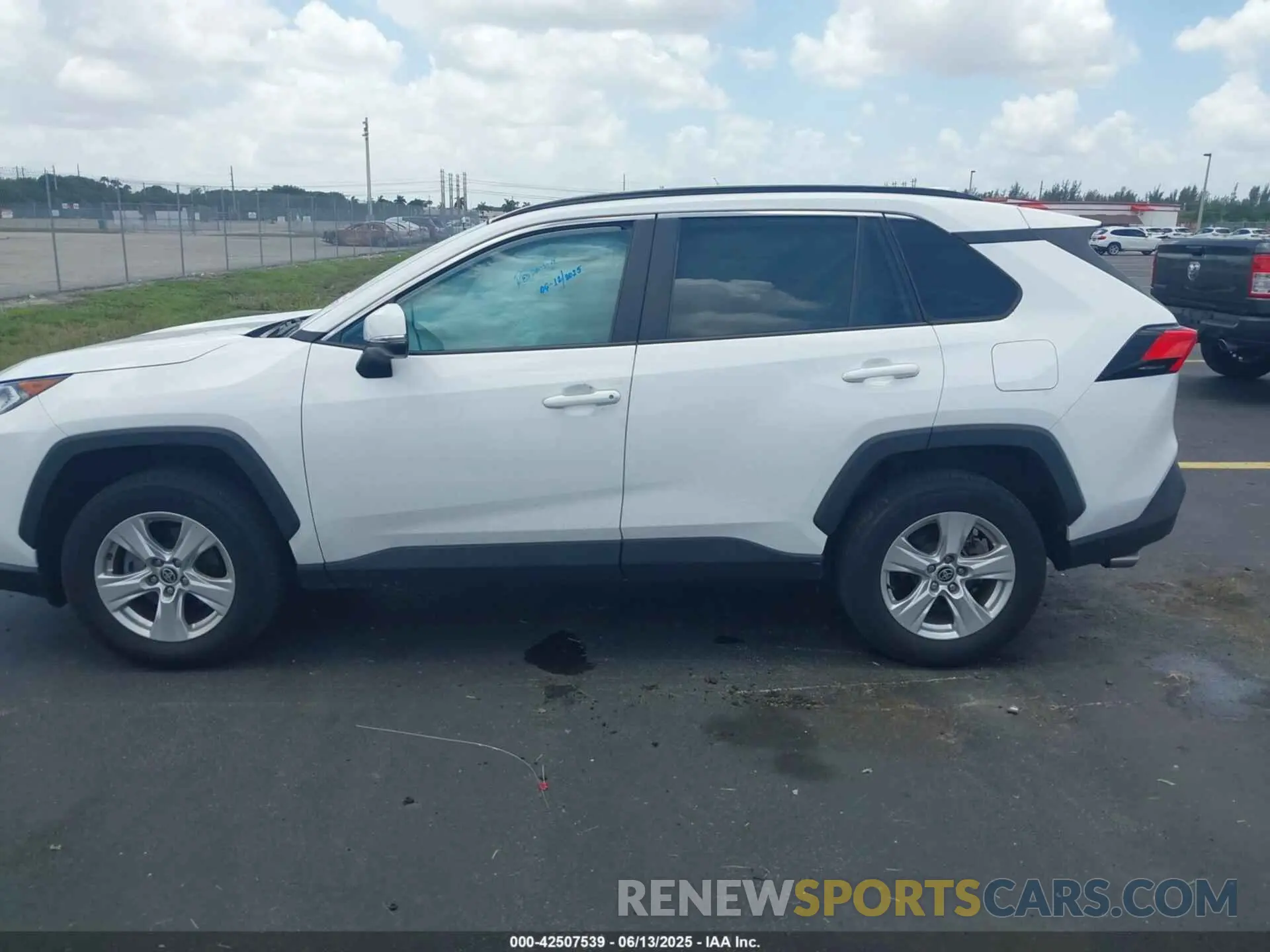 14 Photograph of a damaged car 2T3W1RFV1MC136218 TOYOTA RAV4 2021