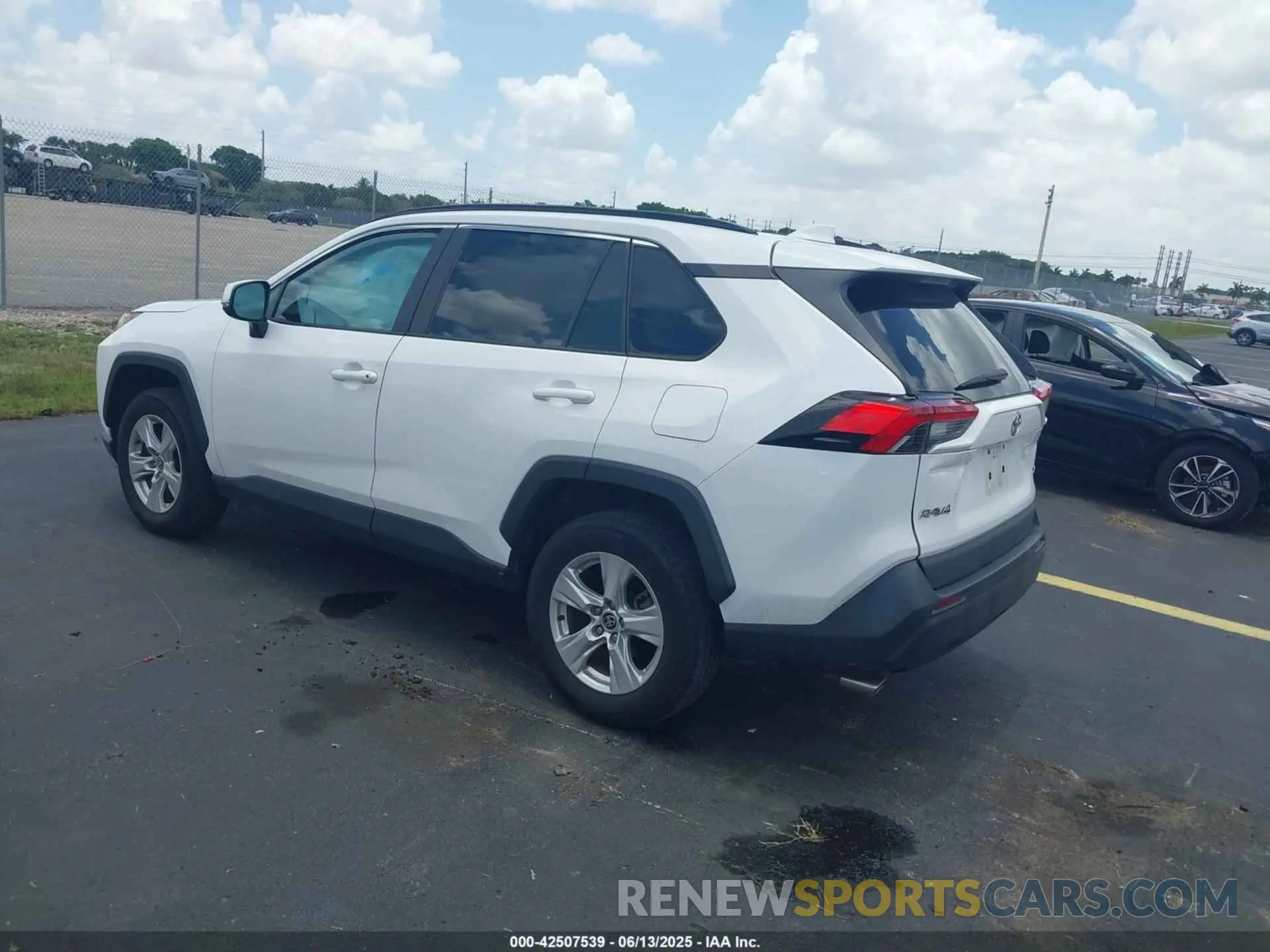3 Photograph of a damaged car 2T3W1RFV1MC136218 TOYOTA RAV4 2021
