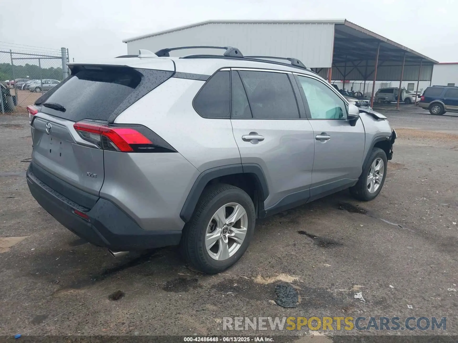 4 Photograph of a damaged car 2T3W1RFV1MC144190 TOYOTA RAV4 2021