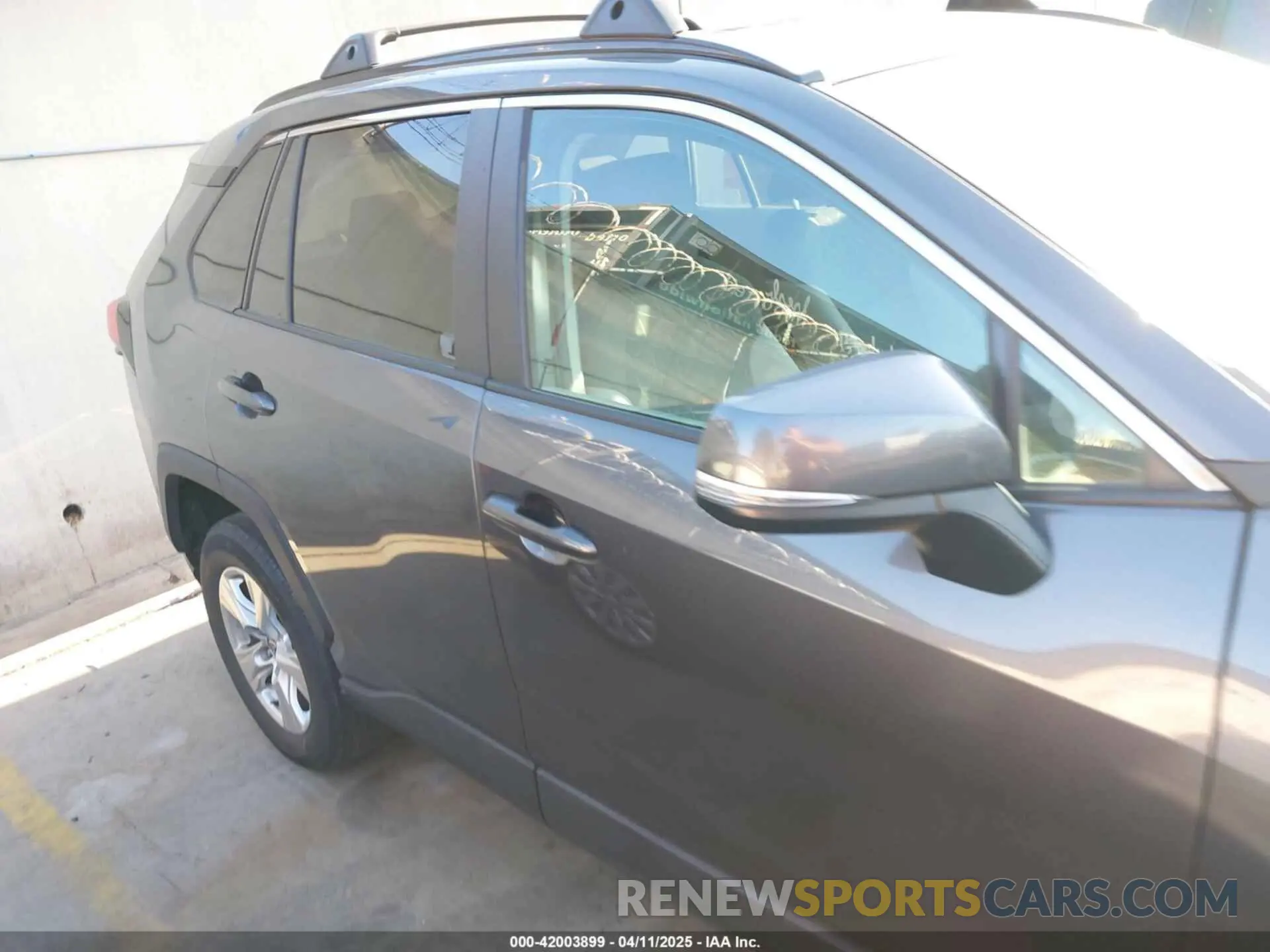 14 Photograph of a damaged car 2T3W1RFV1MC158171 TOYOTA RAV4 2021