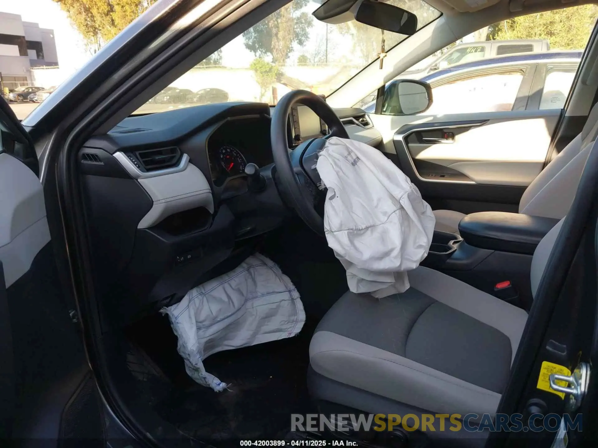 19 Photograph of a damaged car 2T3W1RFV1MC158171 TOYOTA RAV4 2021