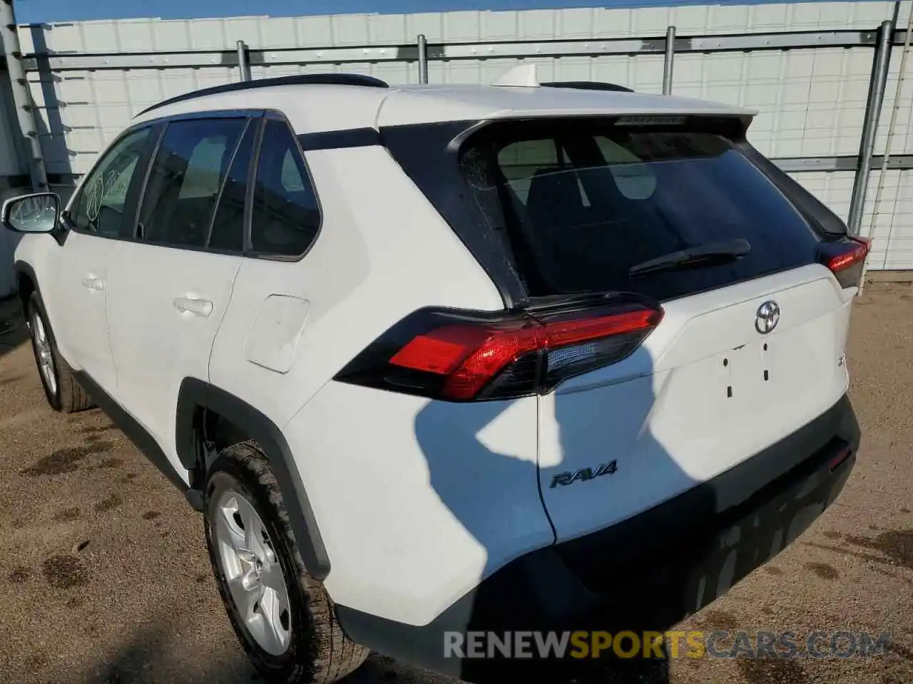 3 Photograph of a damaged car 2T3W1RFV1MW104738 TOYOTA RAV4 2021