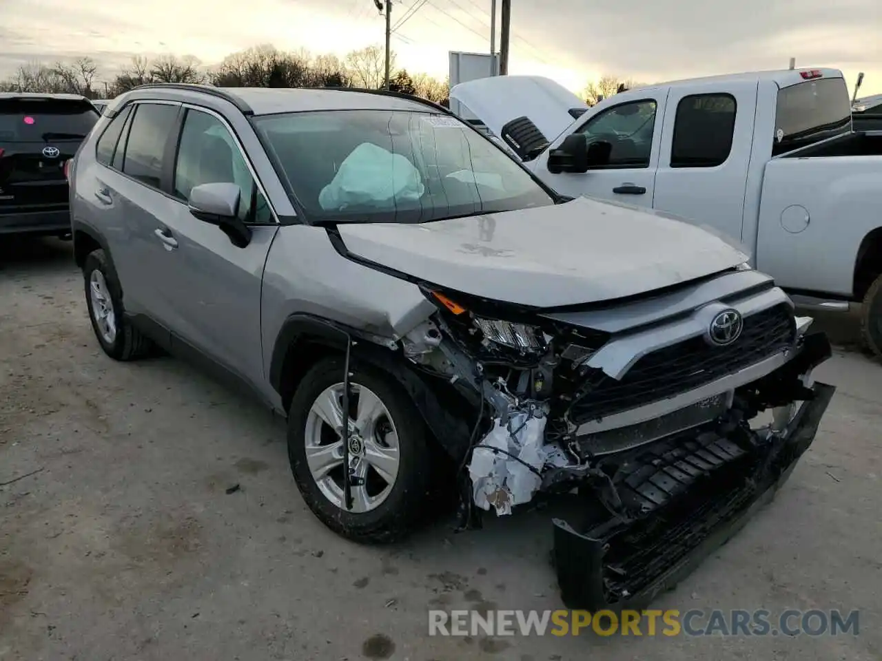 4 Photograph of a damaged car 2T3W1RFV1MW131843 TOYOTA RAV4 2021