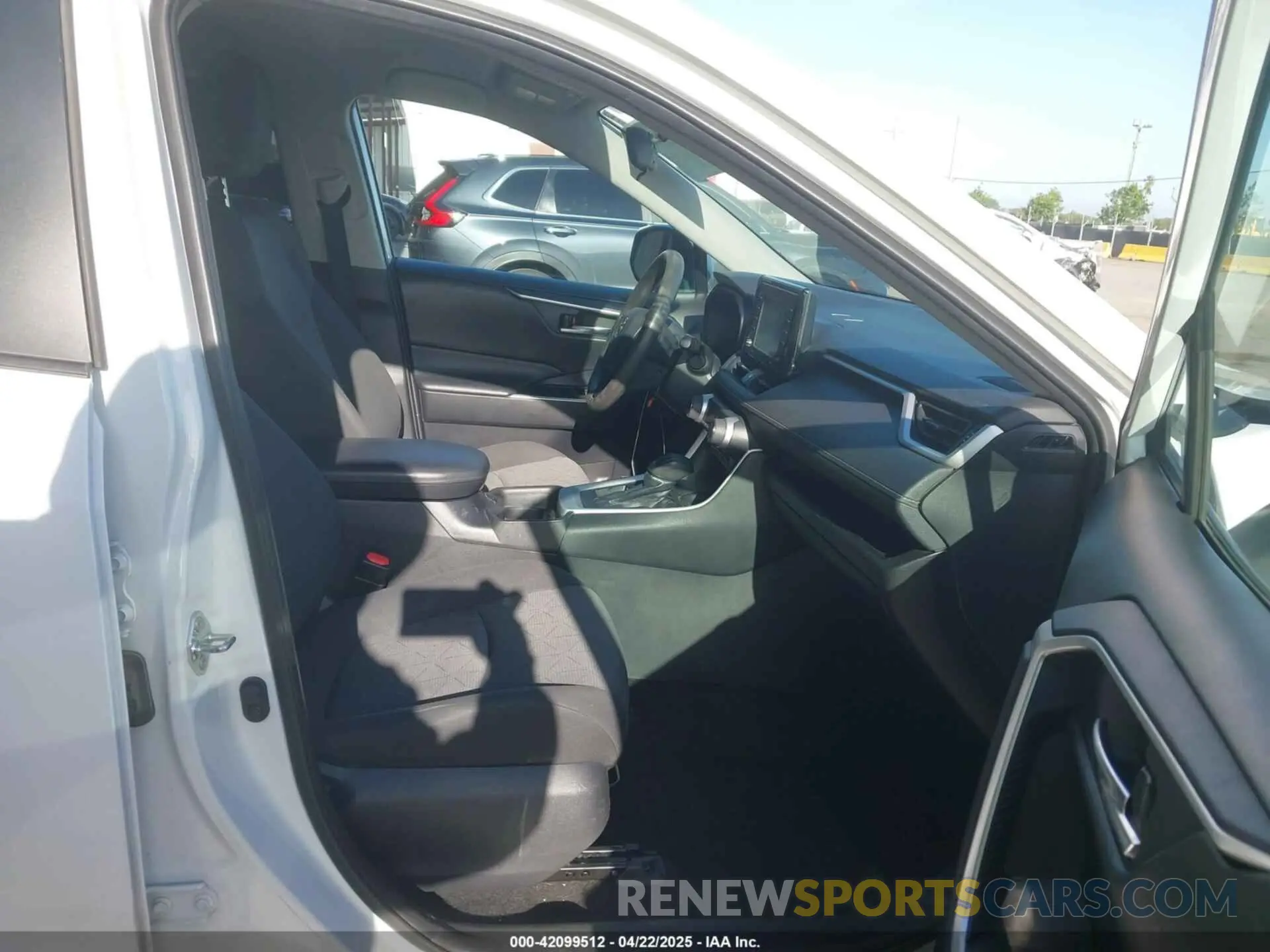 5 Photograph of a damaged car 2T3W1RFV2MC088180 TOYOTA RAV4 2021