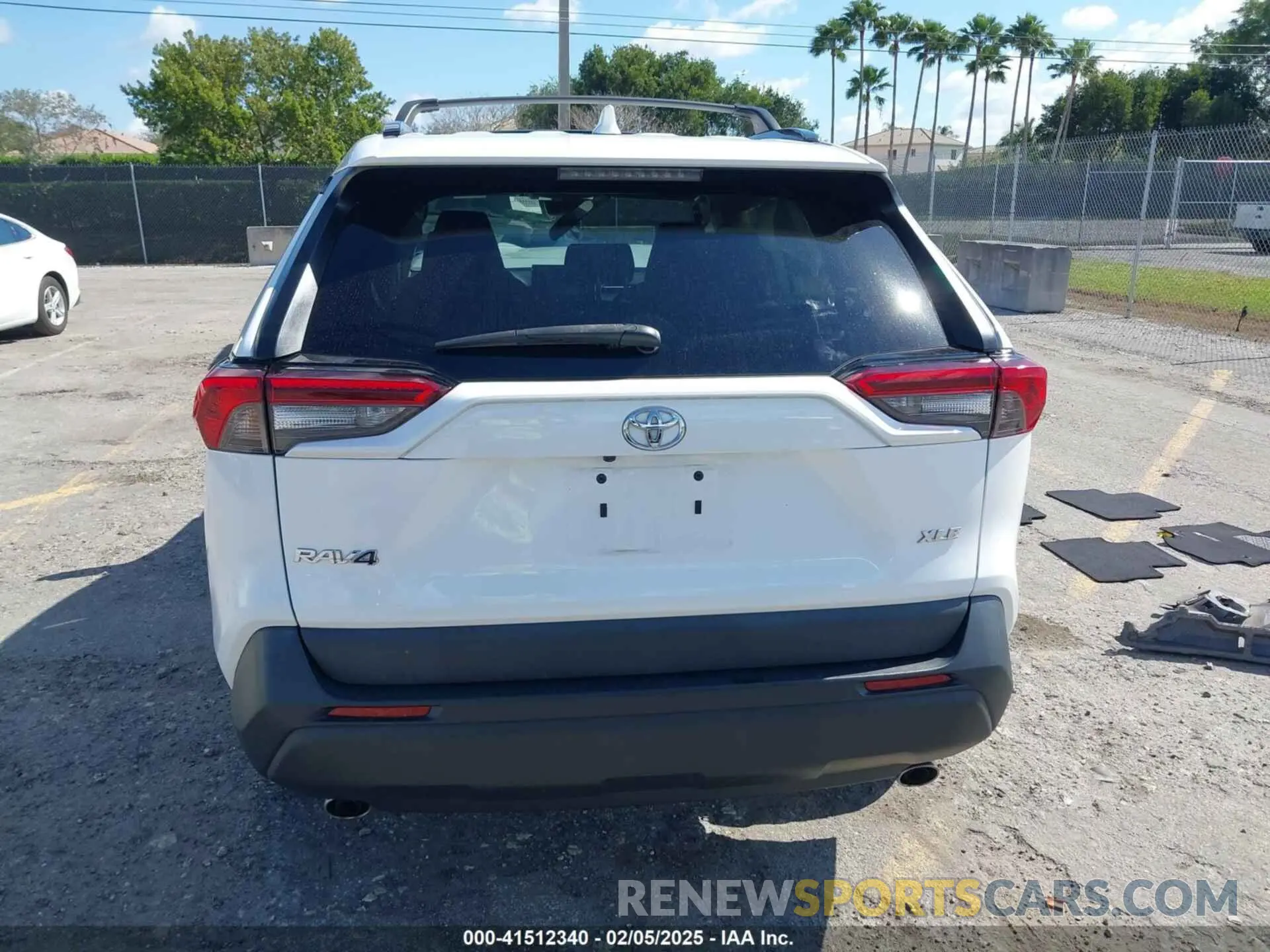 17 Photograph of a damaged car 2T3W1RFV2MC102997 TOYOTA RAV4 2021