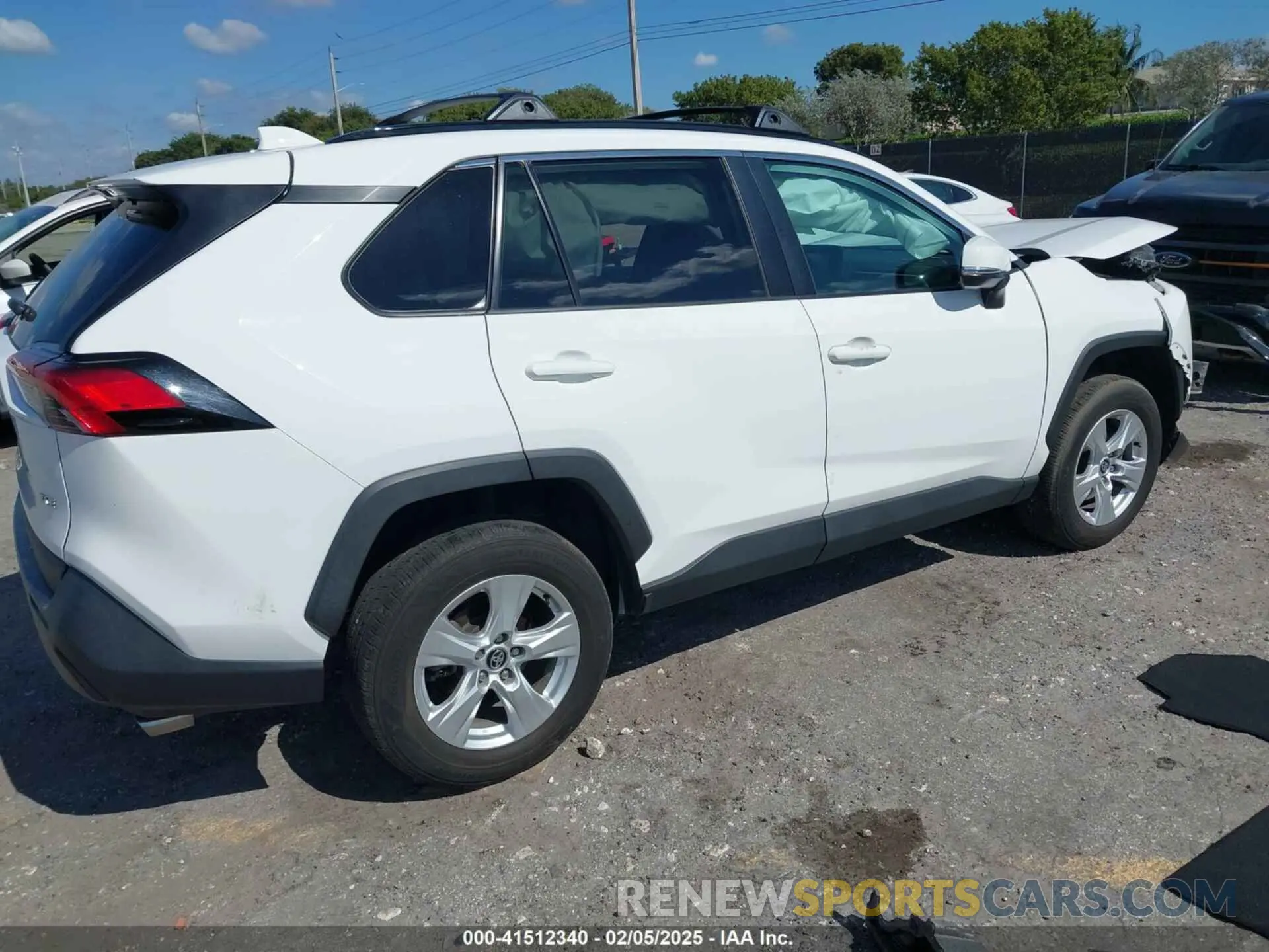 4 Photograph of a damaged car 2T3W1RFV2MC102997 TOYOTA RAV4 2021