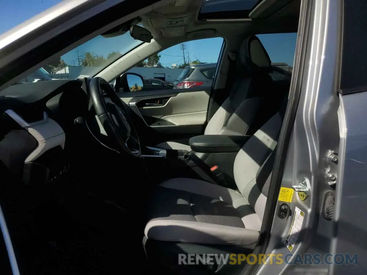 7 Photograph of a damaged car 2T3W1RFV2MC109593 TOYOTA RAV4 2021