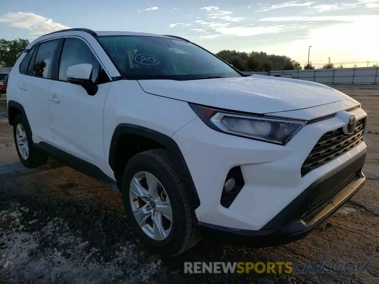 1 Photograph of a damaged car 2T3W1RFV2MC115099 TOYOTA RAV4 2021