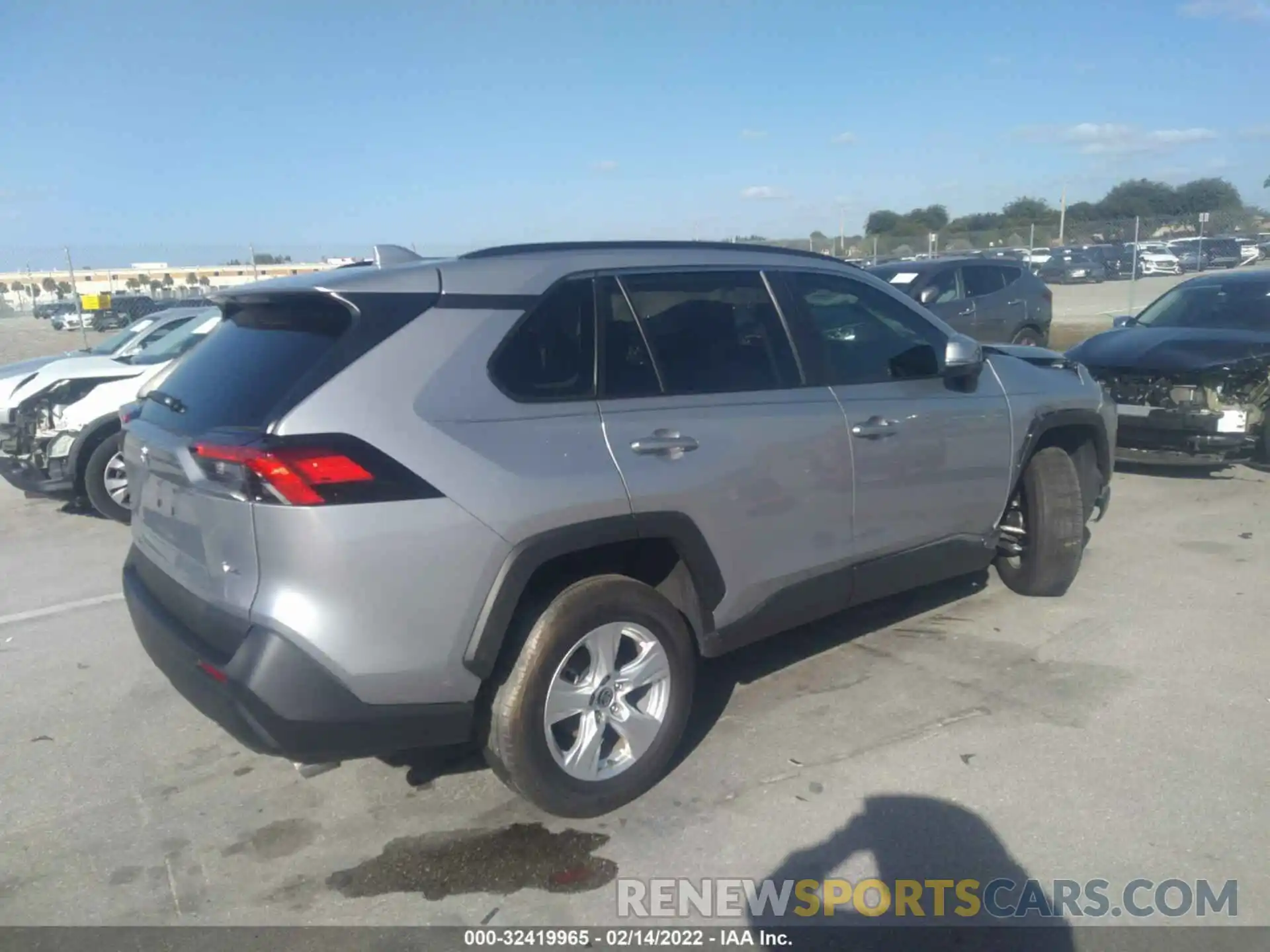 4 Photograph of a damaged car 2T3W1RFV2MC121467 TOYOTA RAV4 2021