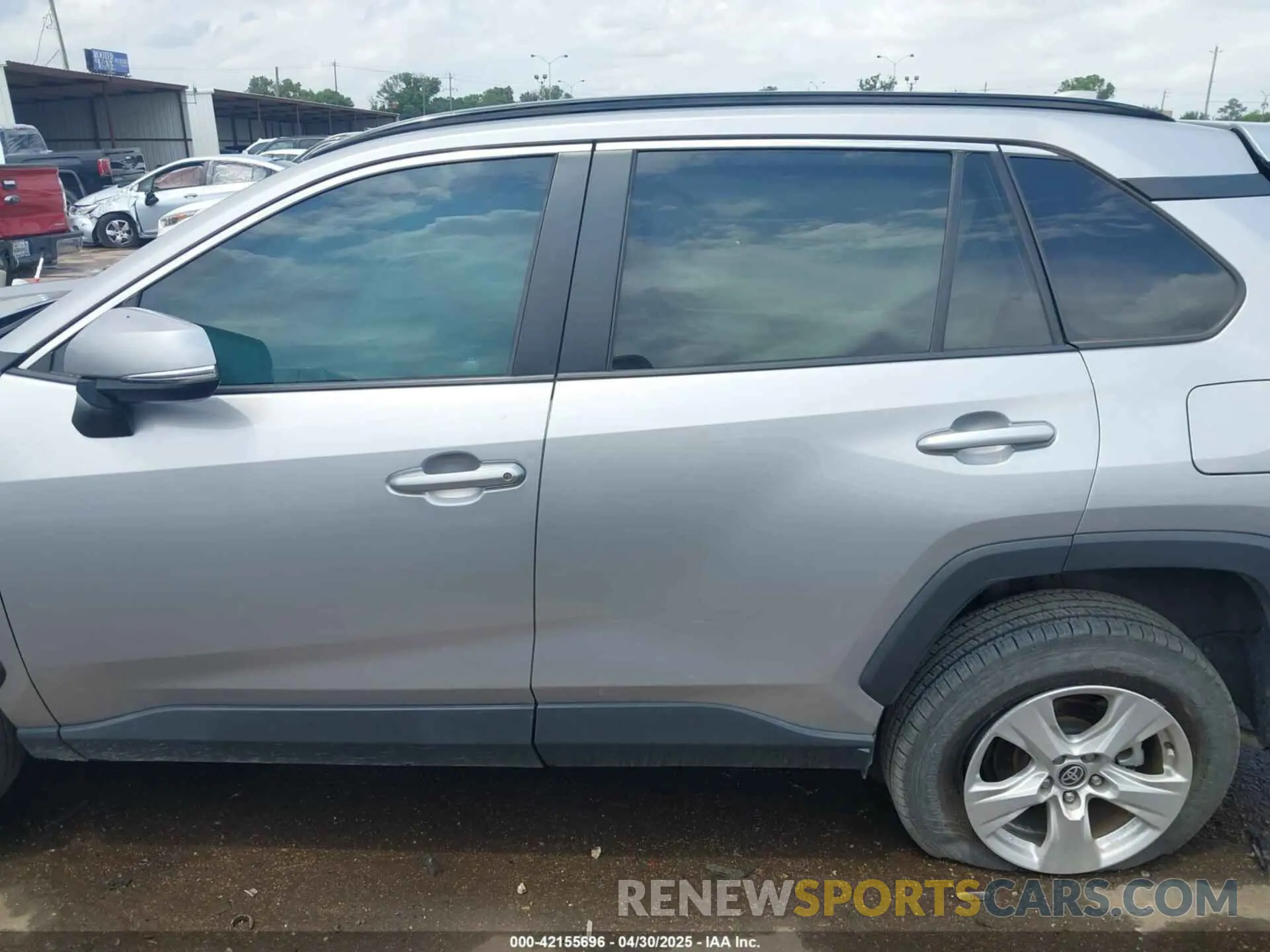 14 Photograph of a damaged car 2T3W1RFV2MC151021 TOYOTA RAV4 2021