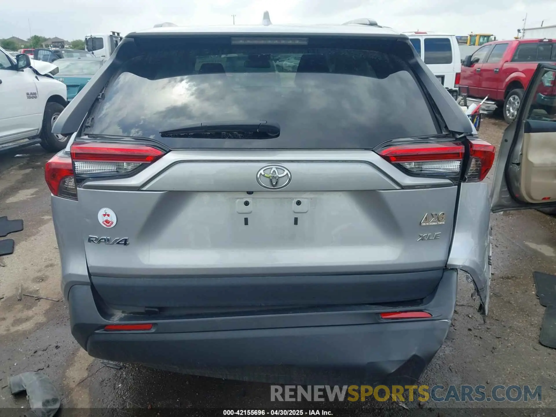 16 Photograph of a damaged car 2T3W1RFV2MC151021 TOYOTA RAV4 2021