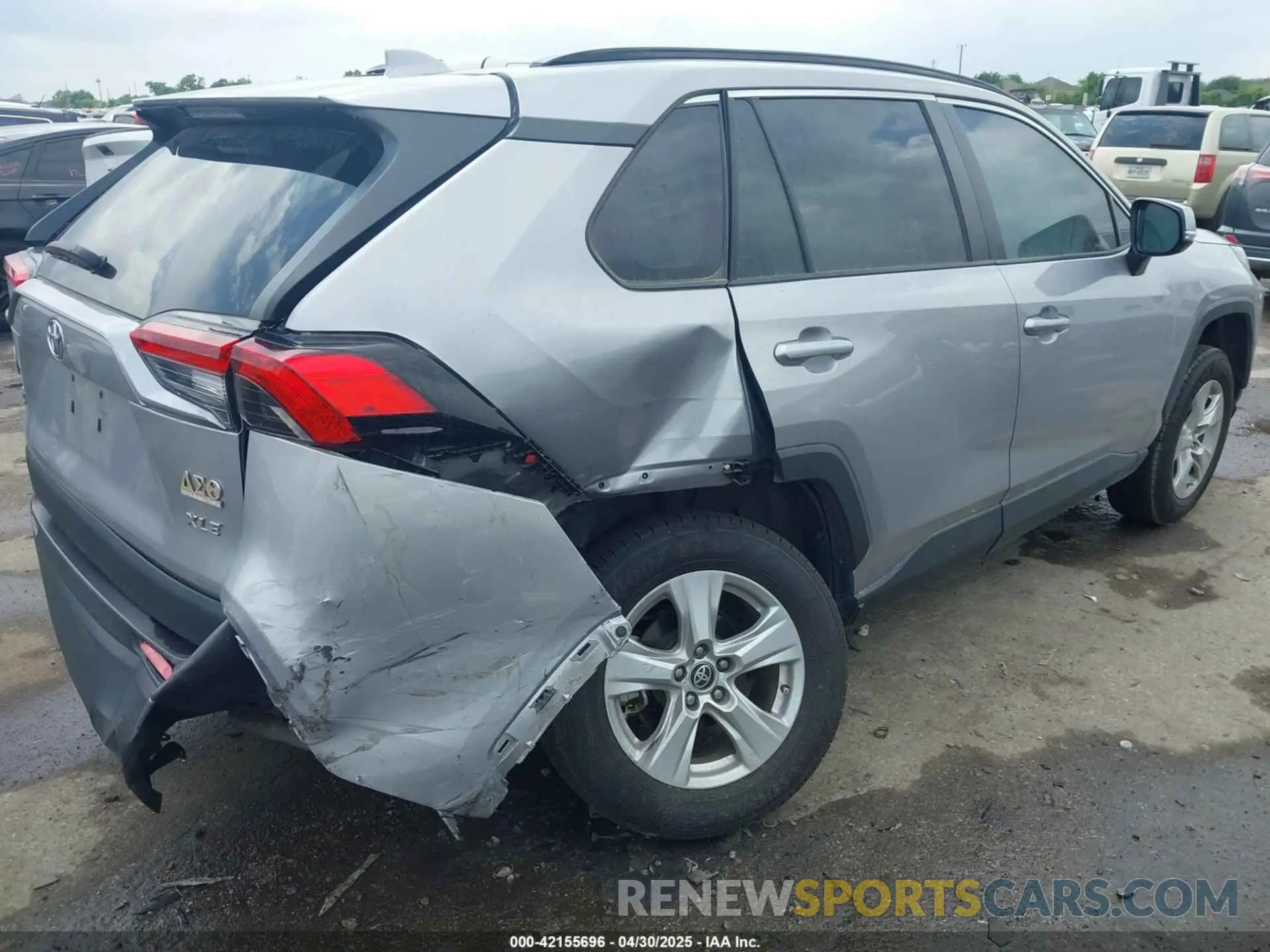 4 Photograph of a damaged car 2T3W1RFV2MC151021 TOYOTA RAV4 2021