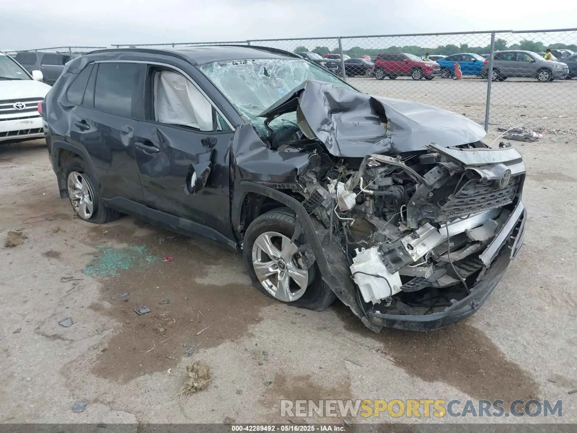 1 Photograph of a damaged car 2T3W1RFV2MC160236 TOYOTA RAV4 2021