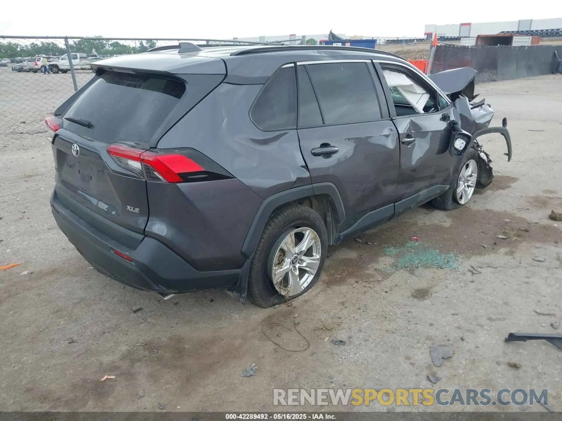 4 Photograph of a damaged car 2T3W1RFV2MC160236 TOYOTA RAV4 2021