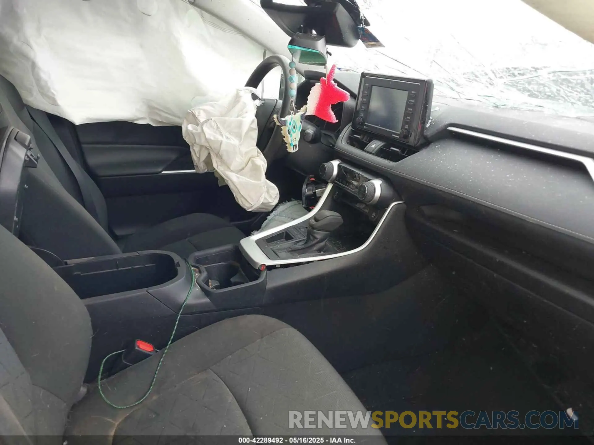 5 Photograph of a damaged car 2T3W1RFV2MC160236 TOYOTA RAV4 2021