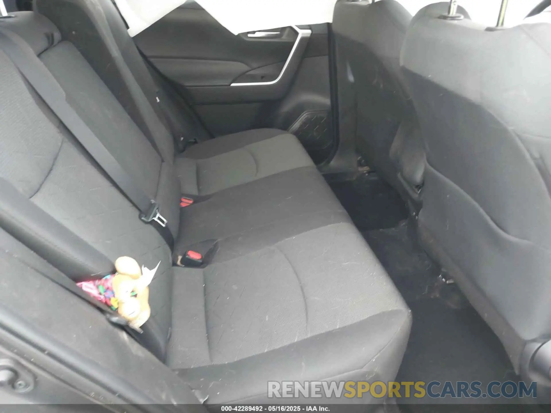 8 Photograph of a damaged car 2T3W1RFV2MC160236 TOYOTA RAV4 2021