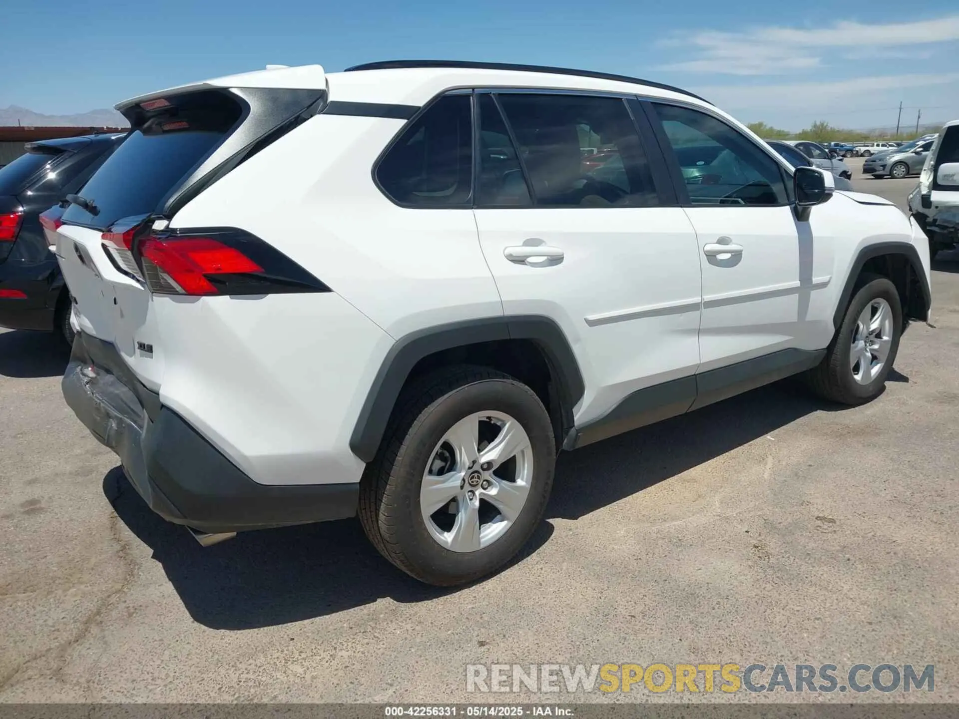 4 Photograph of a damaged car 2T3W1RFV2MC168675 TOYOTA RAV4 2021