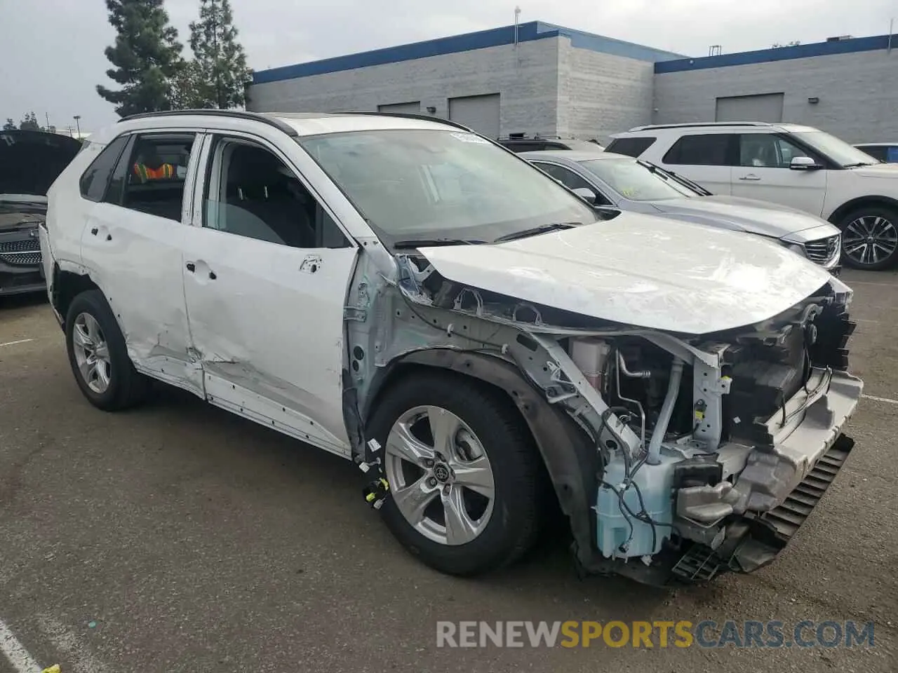 4 Photograph of a damaged car 2T3W1RFV2MC170572 TOYOTA RAV4 2021