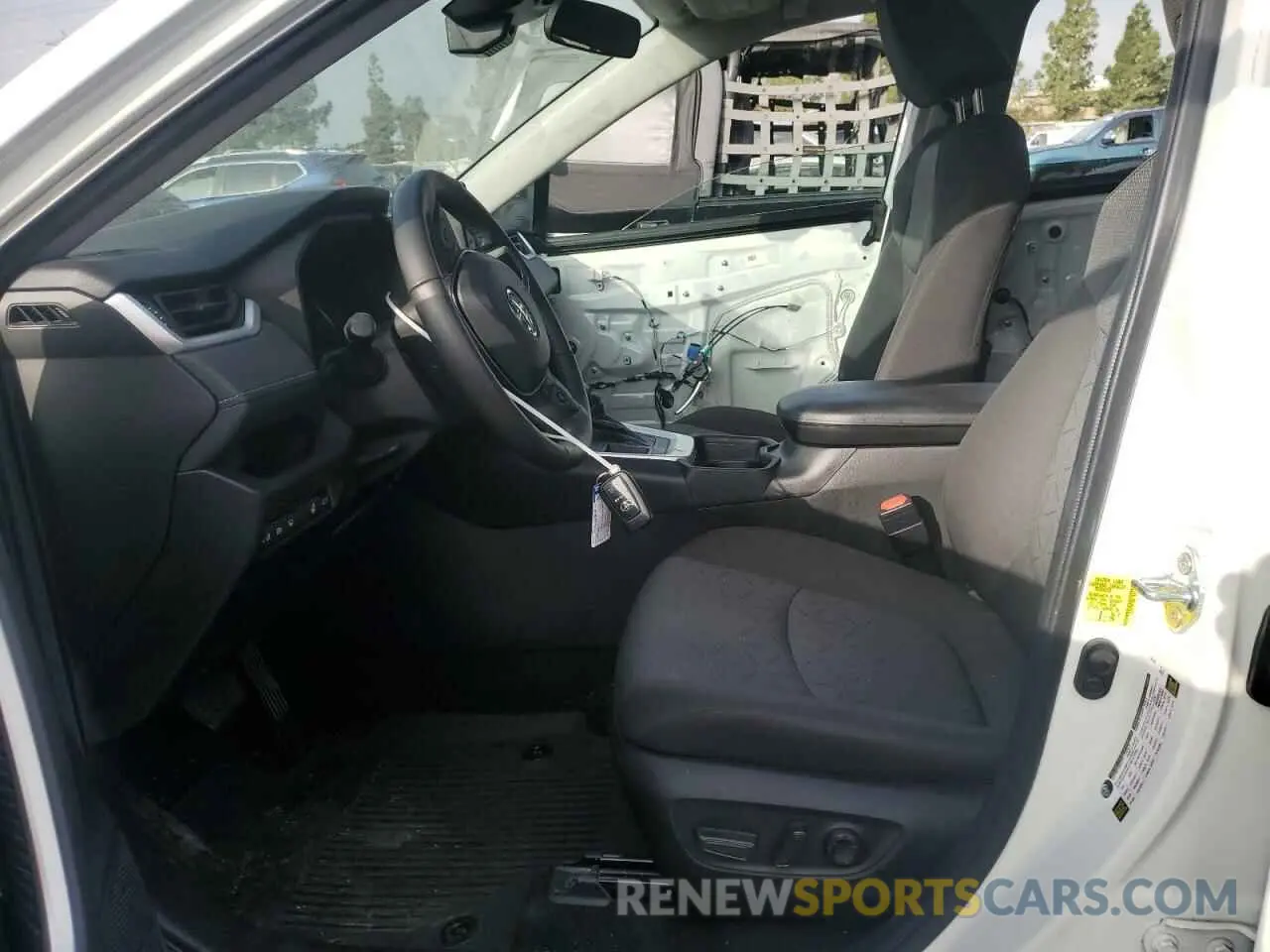 7 Photograph of a damaged car 2T3W1RFV2MC170572 TOYOTA RAV4 2021