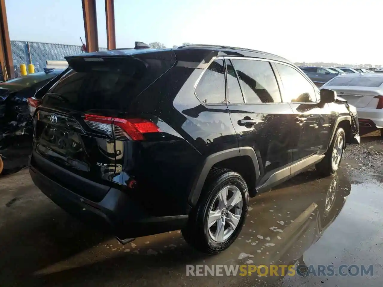 4 Photograph of a damaged car 2T3W1RFV2MW106708 TOYOTA RAV4 2021