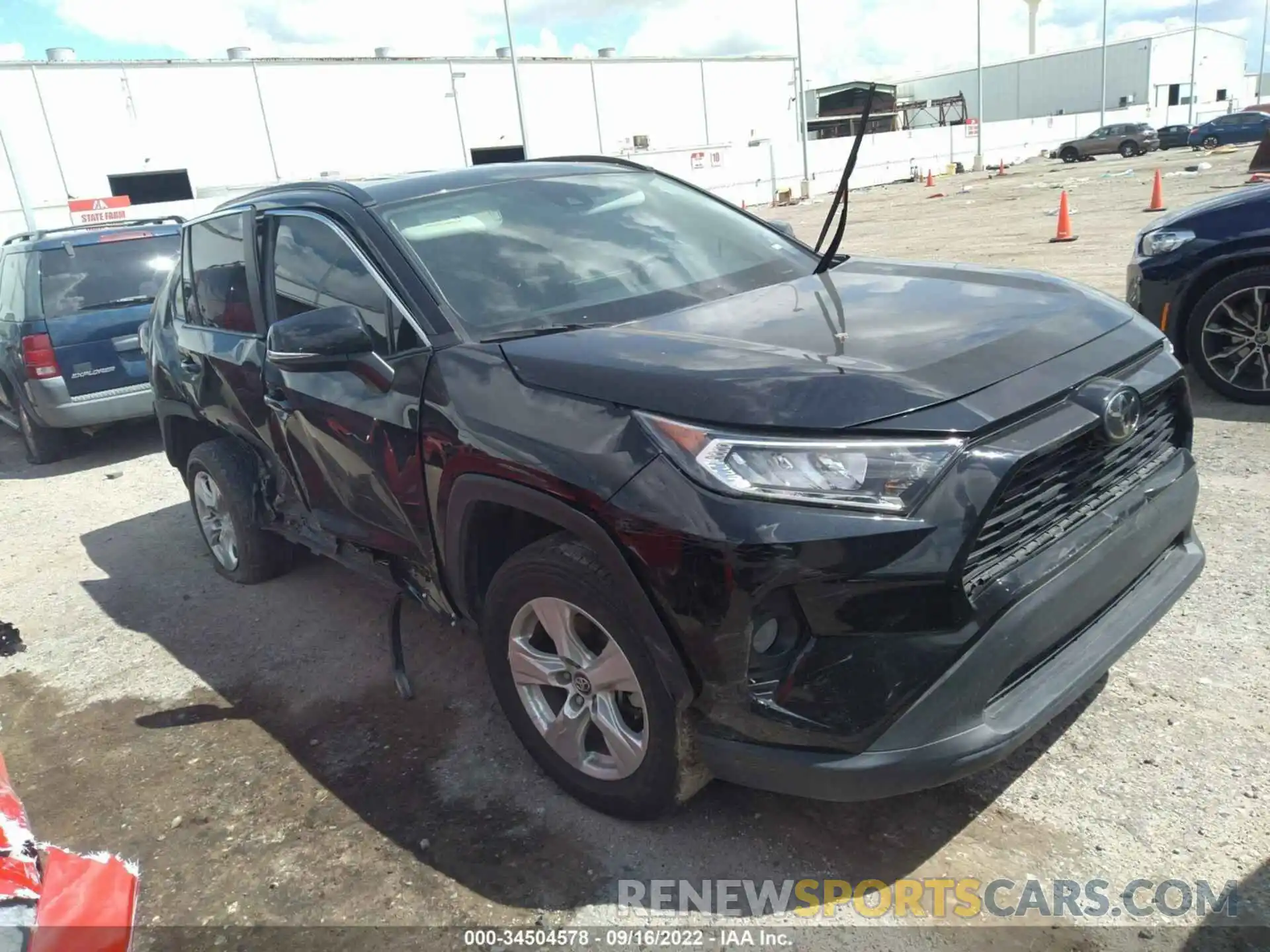 1 Photograph of a damaged car 2T3W1RFV2MW114095 TOYOTA RAV4 2021