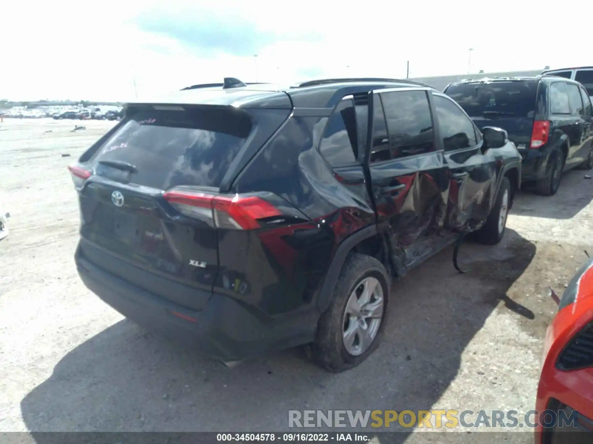 4 Photograph of a damaged car 2T3W1RFV2MW114095 TOYOTA RAV4 2021