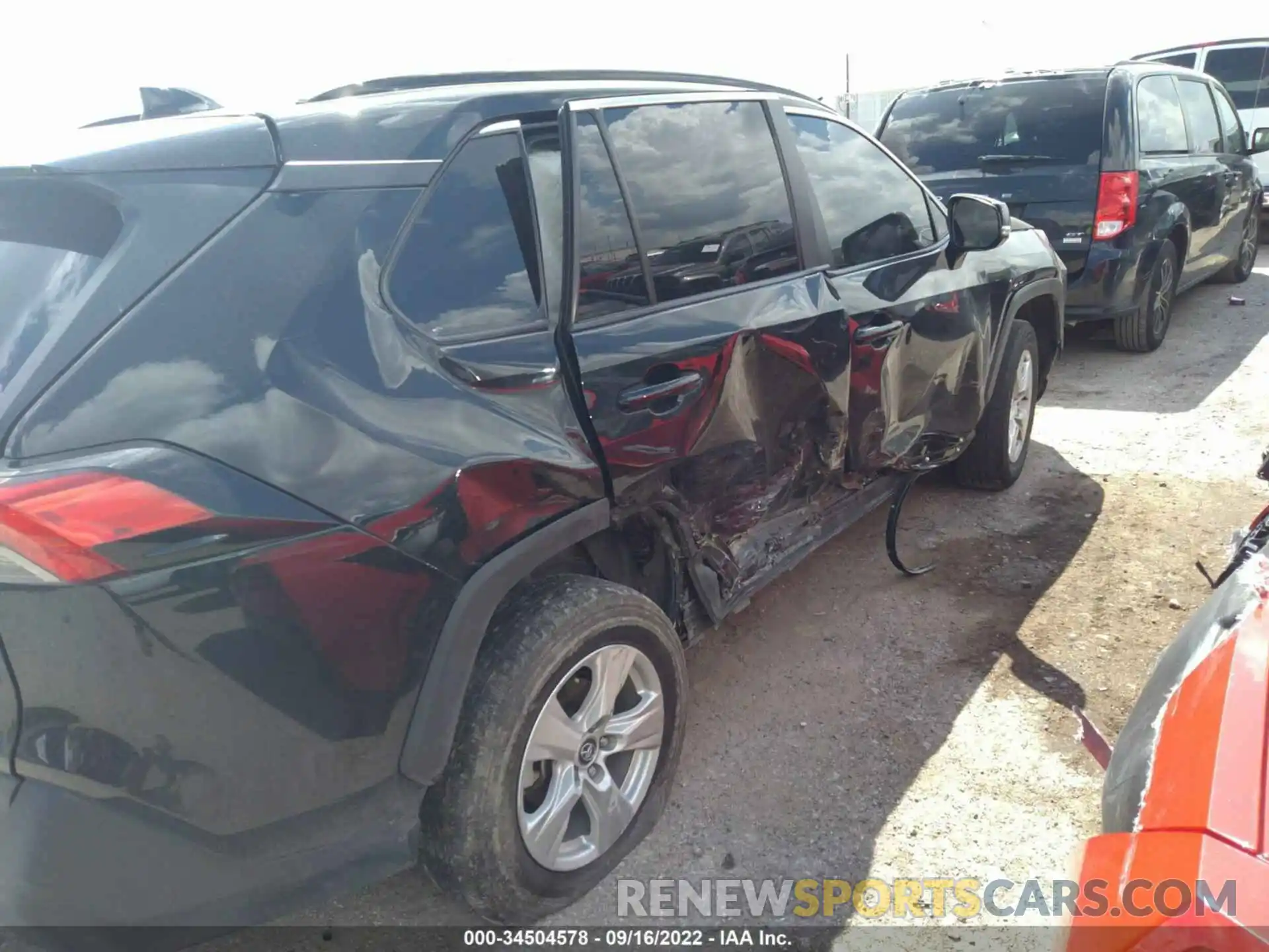 6 Photograph of a damaged car 2T3W1RFV2MW114095 TOYOTA RAV4 2021