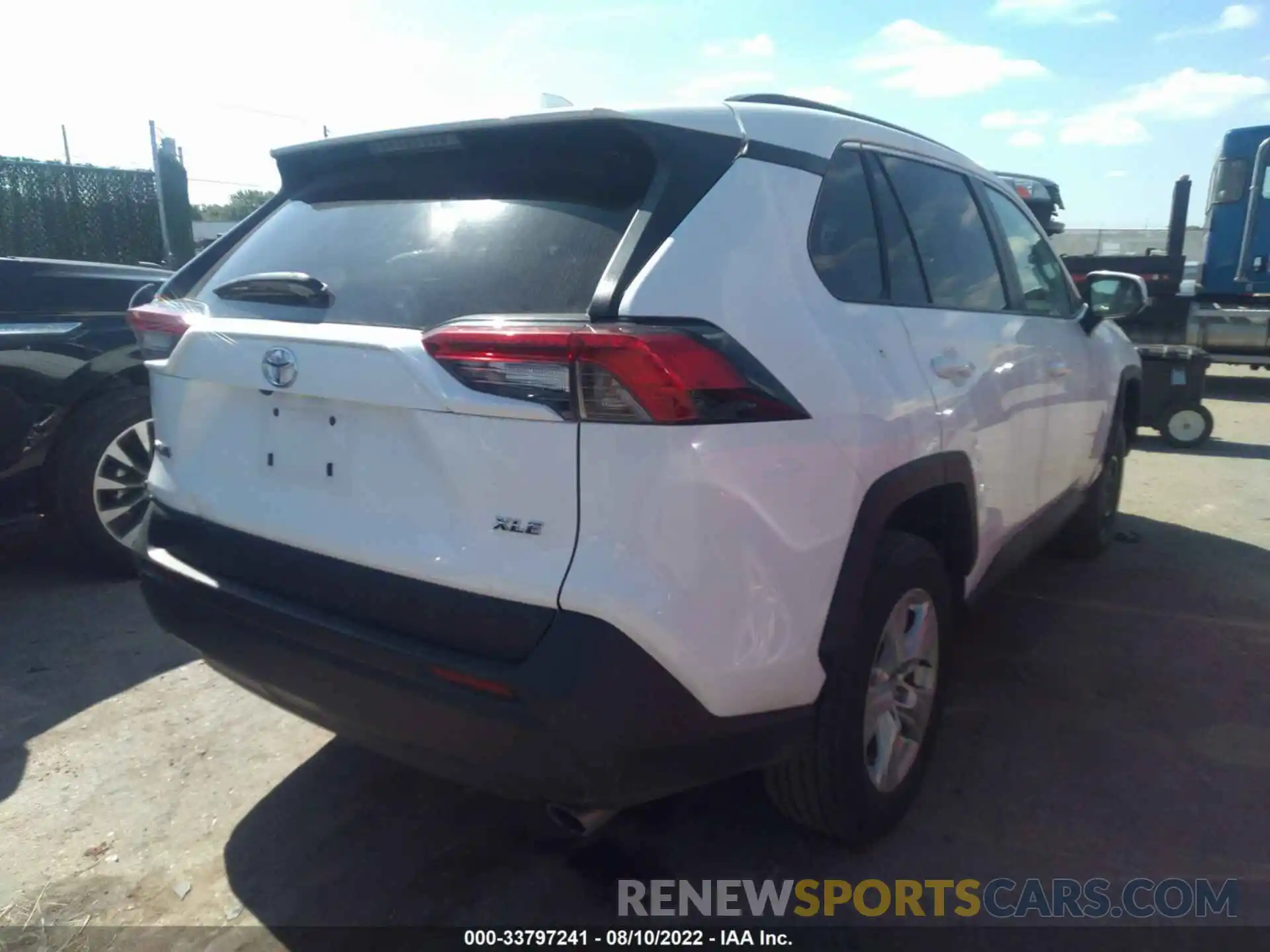 4 Photograph of a damaged car 2T3W1RFV2MW119264 TOYOTA RAV4 2021