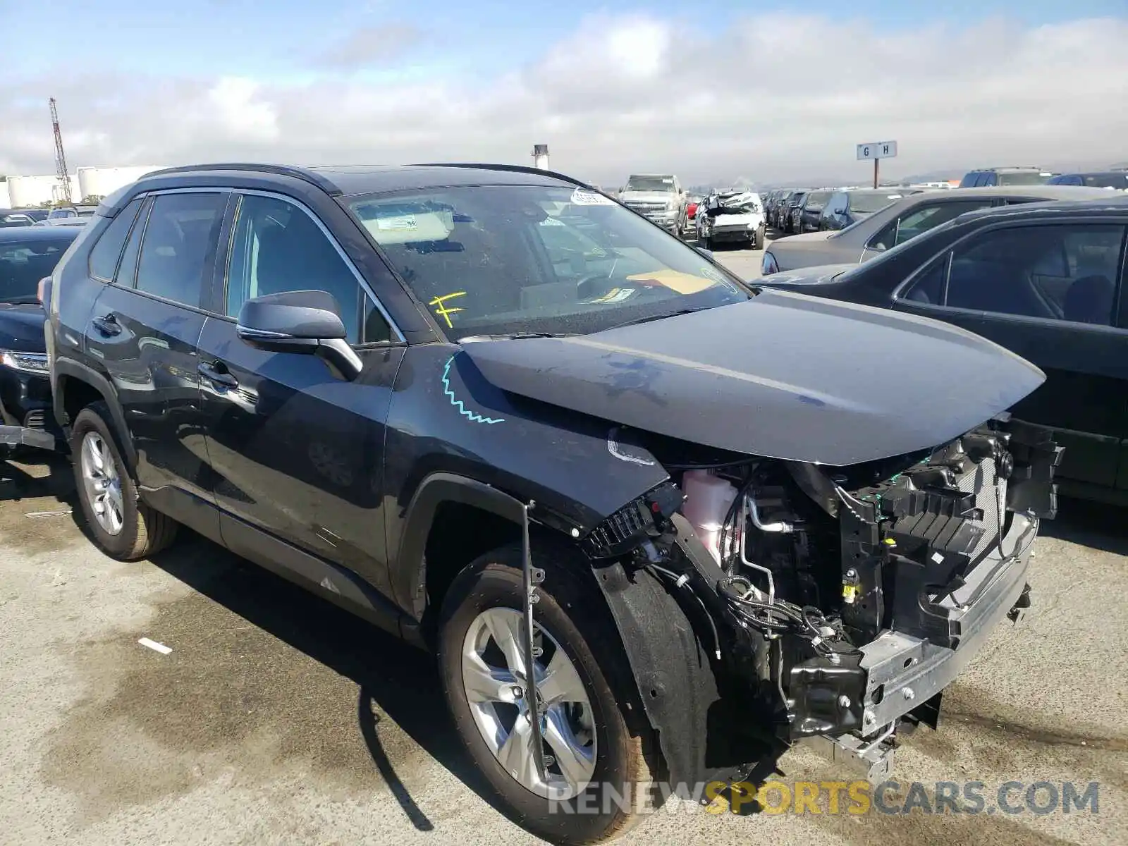 1 Photograph of a damaged car 2T3W1RFV2MW124352 TOYOTA RAV4 2021