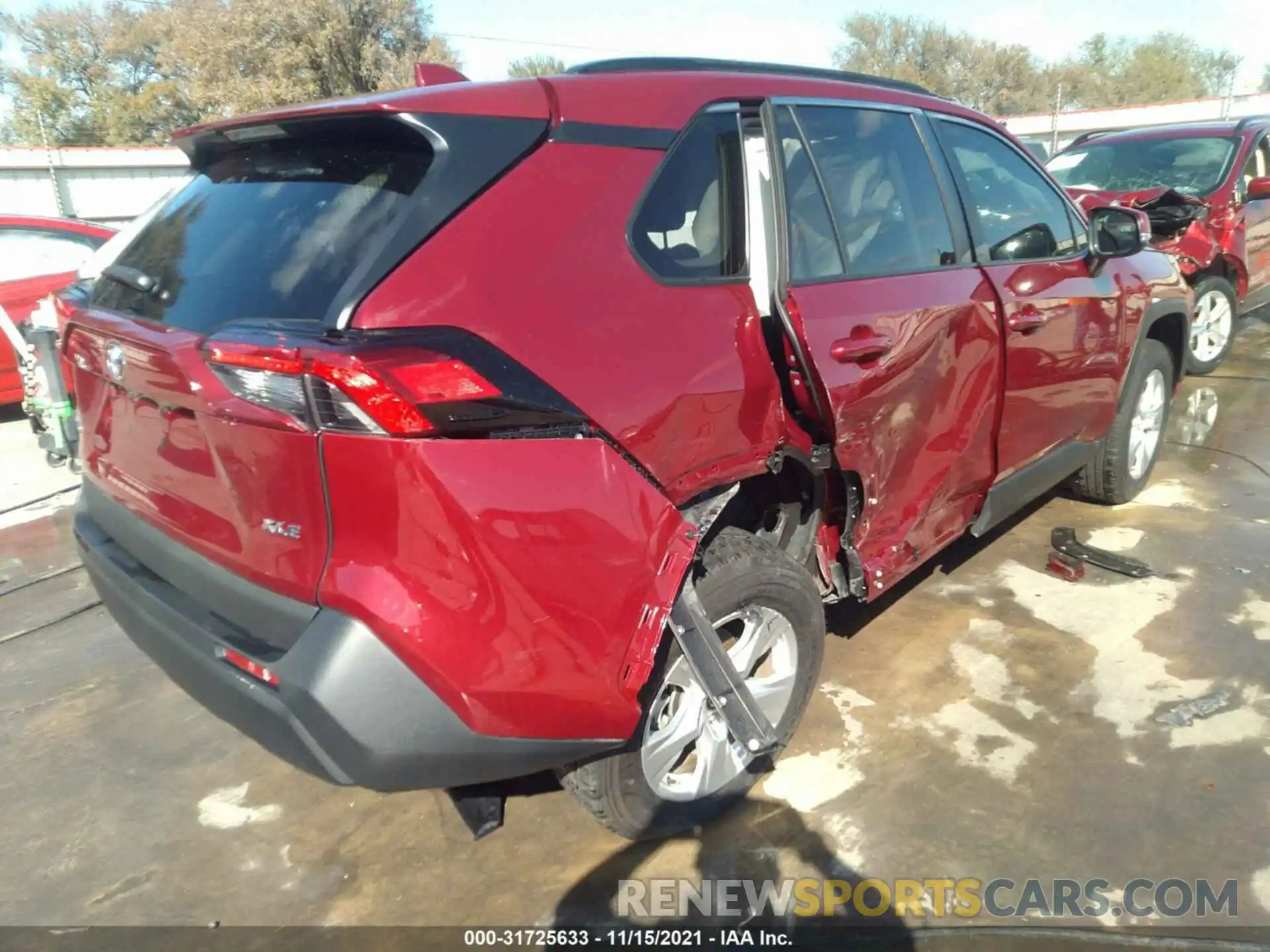 4 Photograph of a damaged car 2T3W1RFV2MW124559 TOYOTA RAV4 2021