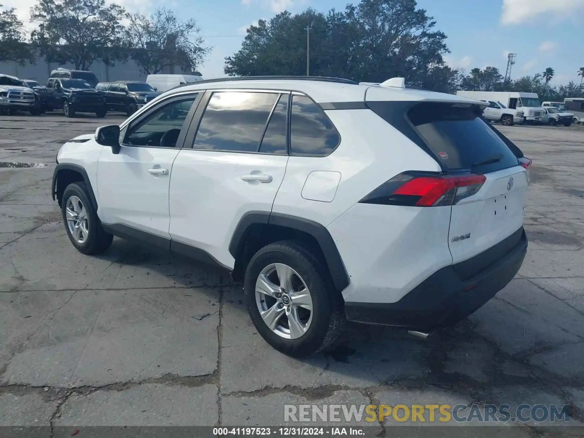 3 Photograph of a damaged car 2T3W1RFV2MW124755 TOYOTA RAV4 2021