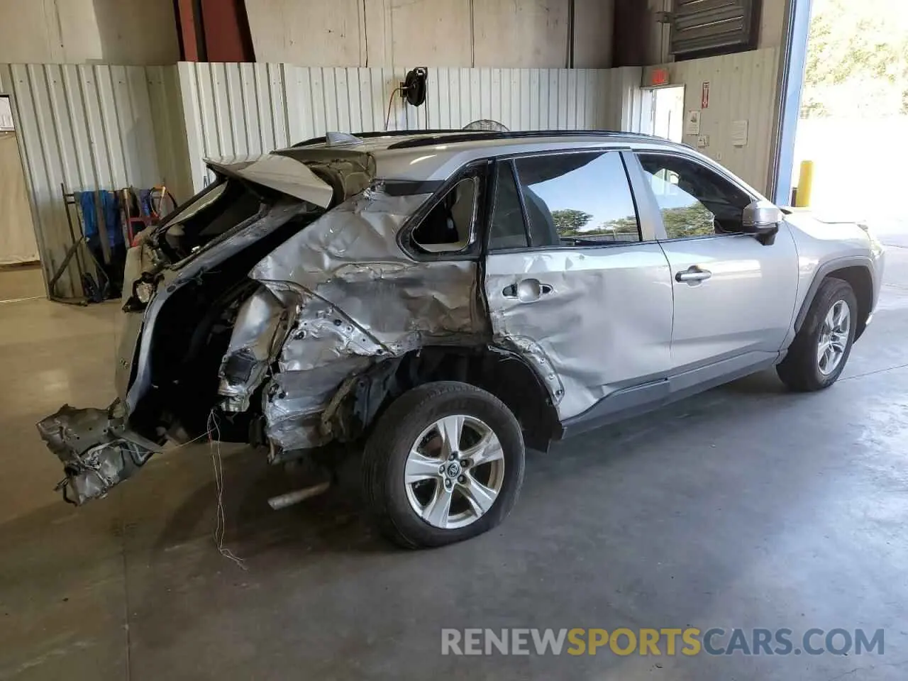 3 Photograph of a damaged car 2T3W1RFV2MW128935 TOYOTA RAV4 2021