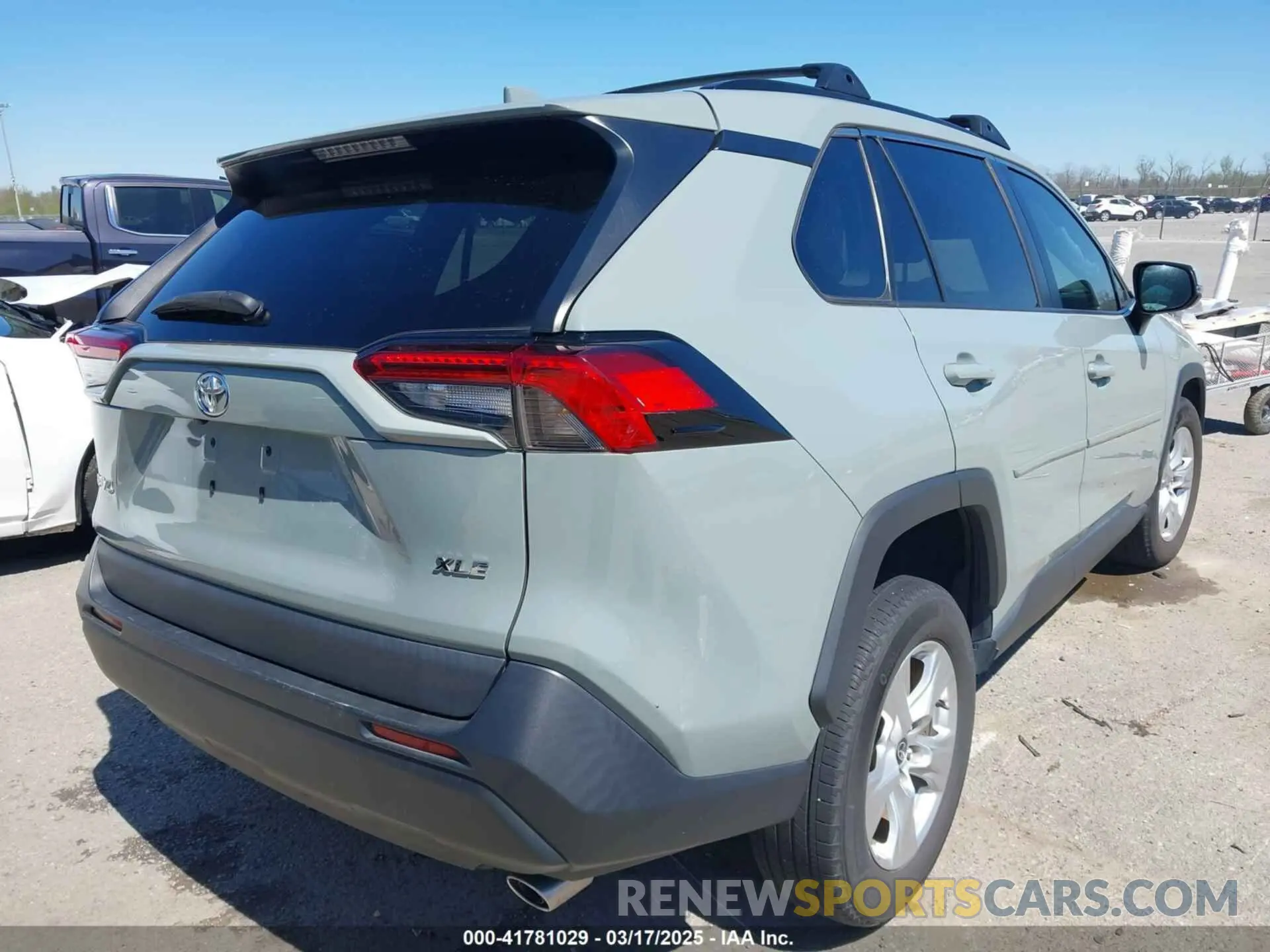 4 Photograph of a damaged car 2T3W1RFV2MW137411 TOYOTA RAV4 2021