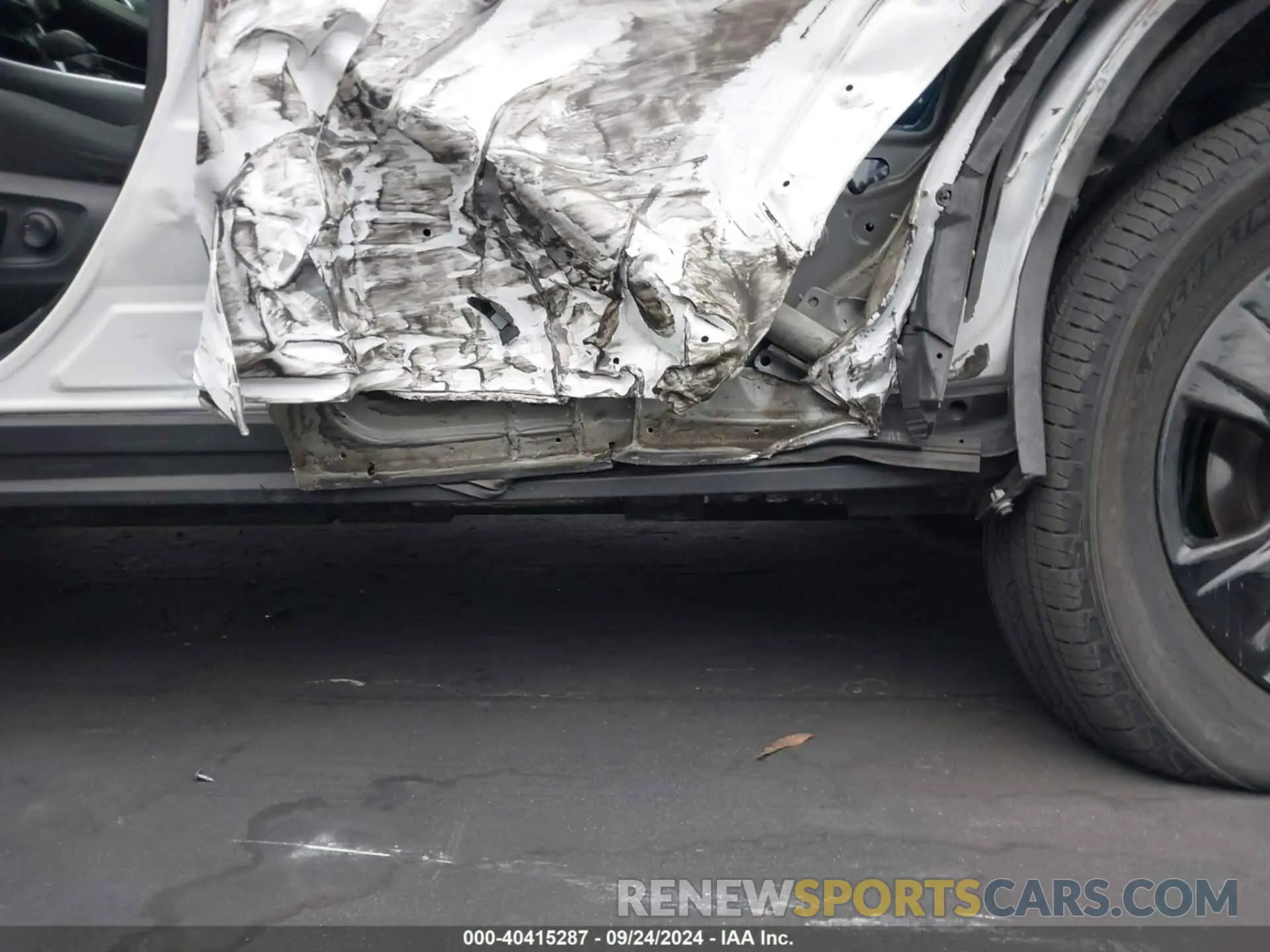 19 Photograph of a damaged car 2T3W1RFV2MW158971 TOYOTA RAV4 2021