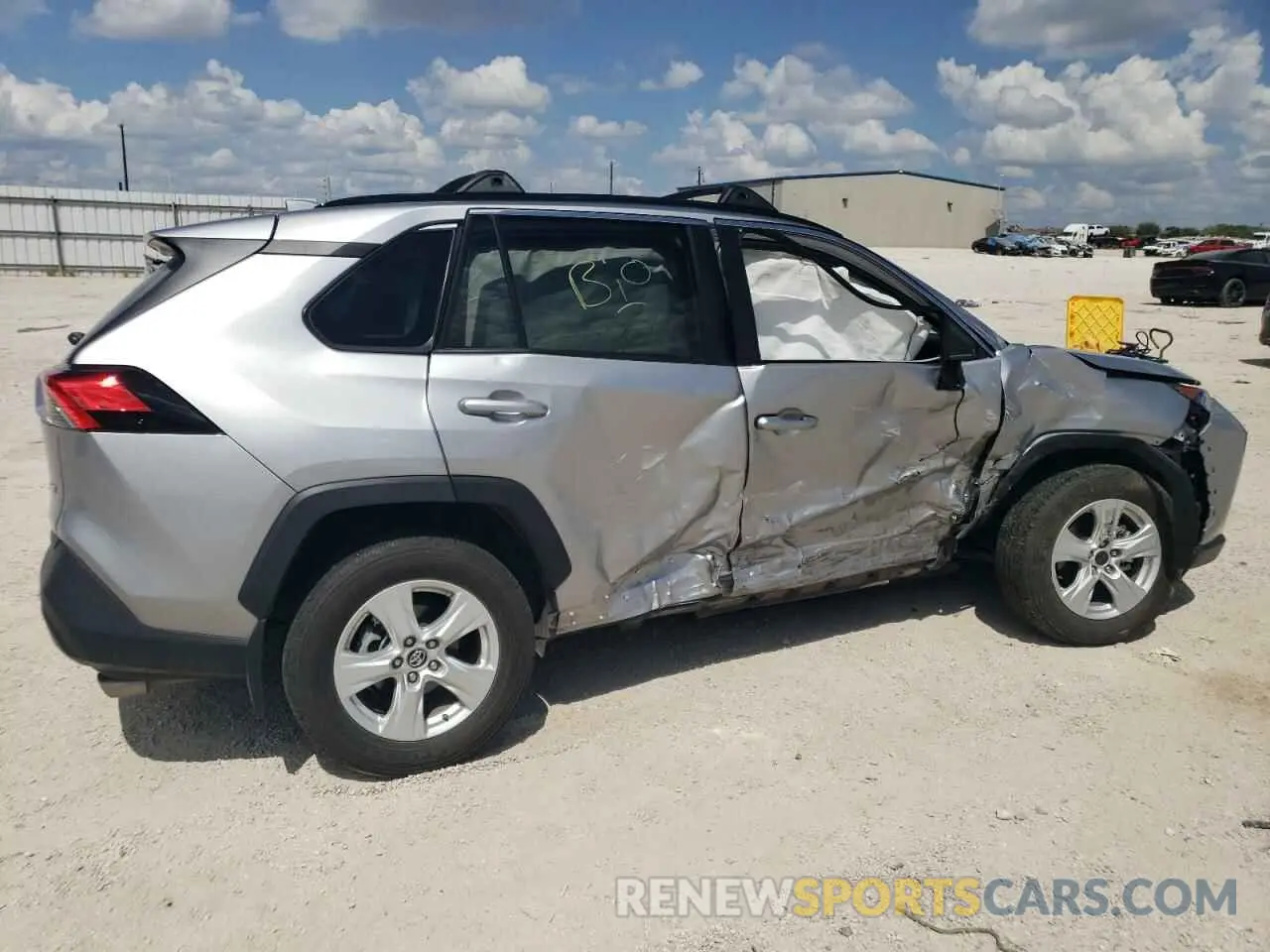 3 Photograph of a damaged car 2T3W1RFV3MC089533 TOYOTA RAV4 2021