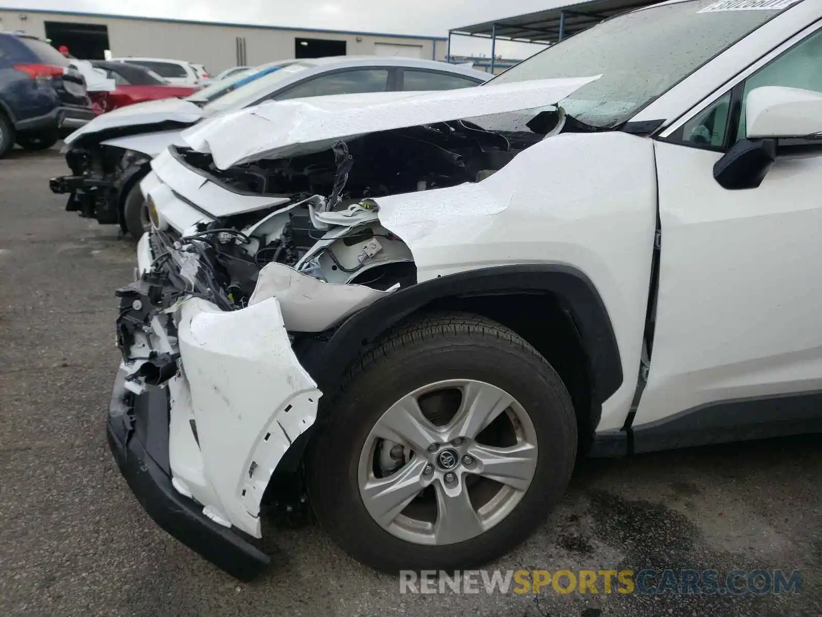 9 Photograph of a damaged car 2T3W1RFV3MC091685 TOYOTA RAV4 2021